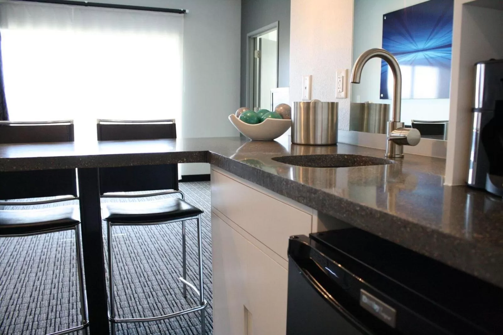 Kitchen or kitchenette in The Wallhouse Hotel, an Ascend Collection Hotel