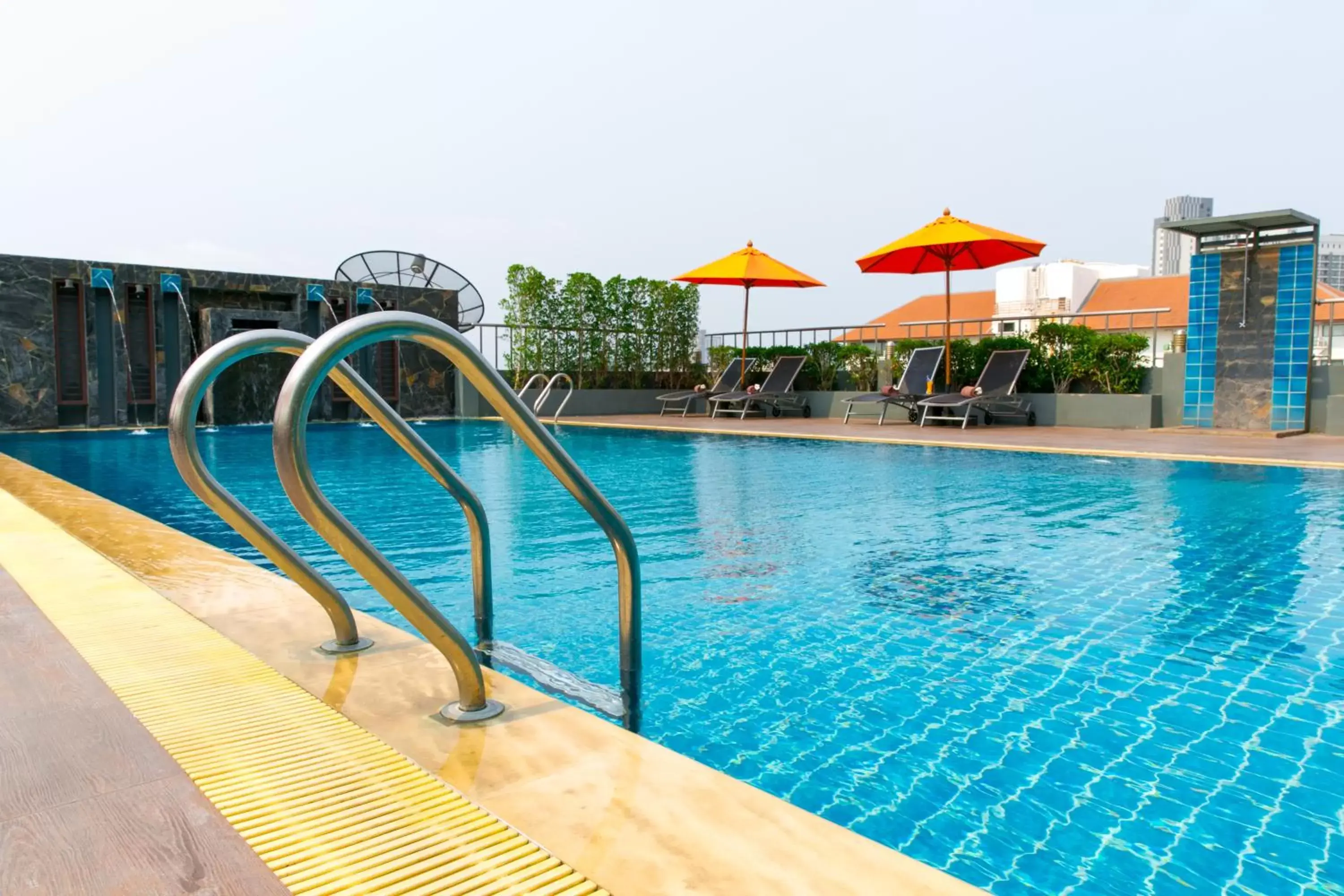 Swimming Pool in Adelphi Pattaya - SHA Extra Plus