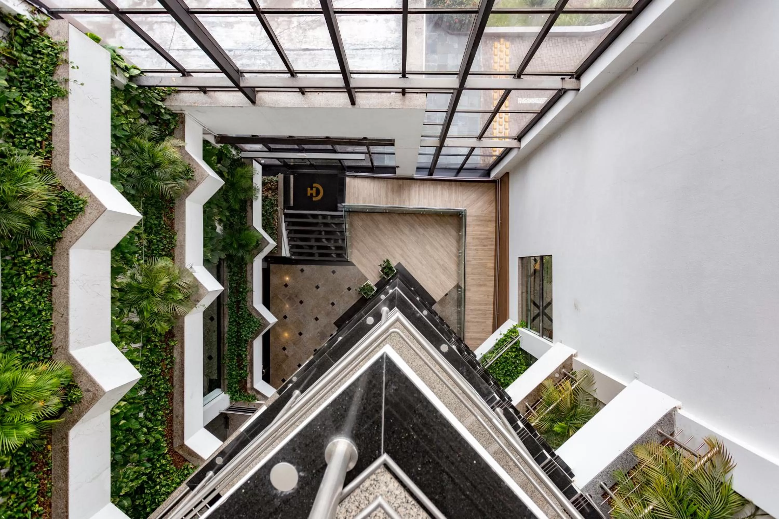 Facade/entrance in Cambirela Hotel