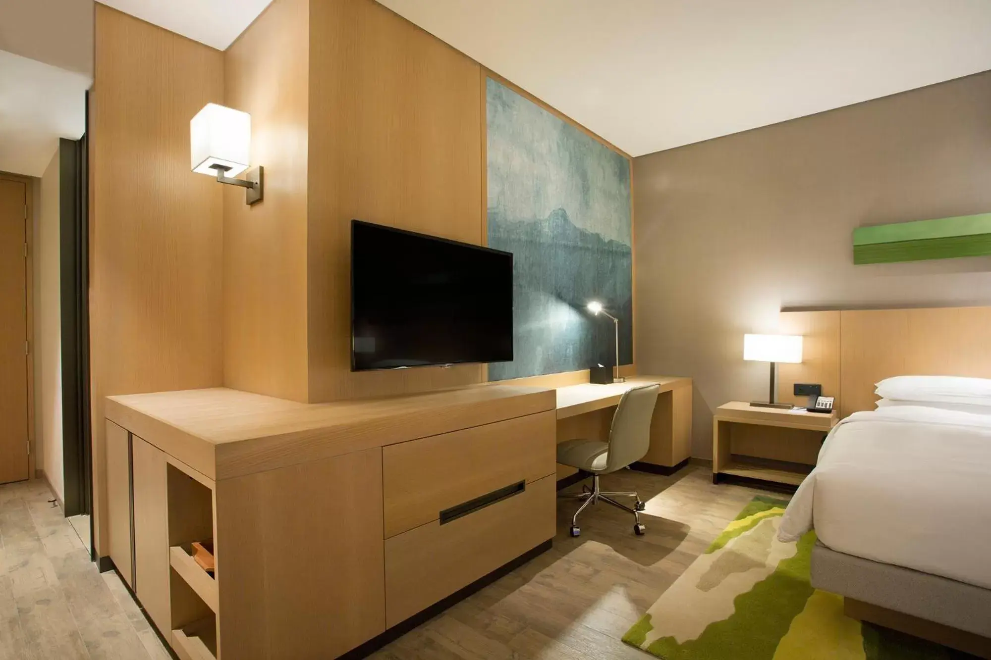 Bed, TV/Entertainment Center in Hyatt Place Sanya City Center