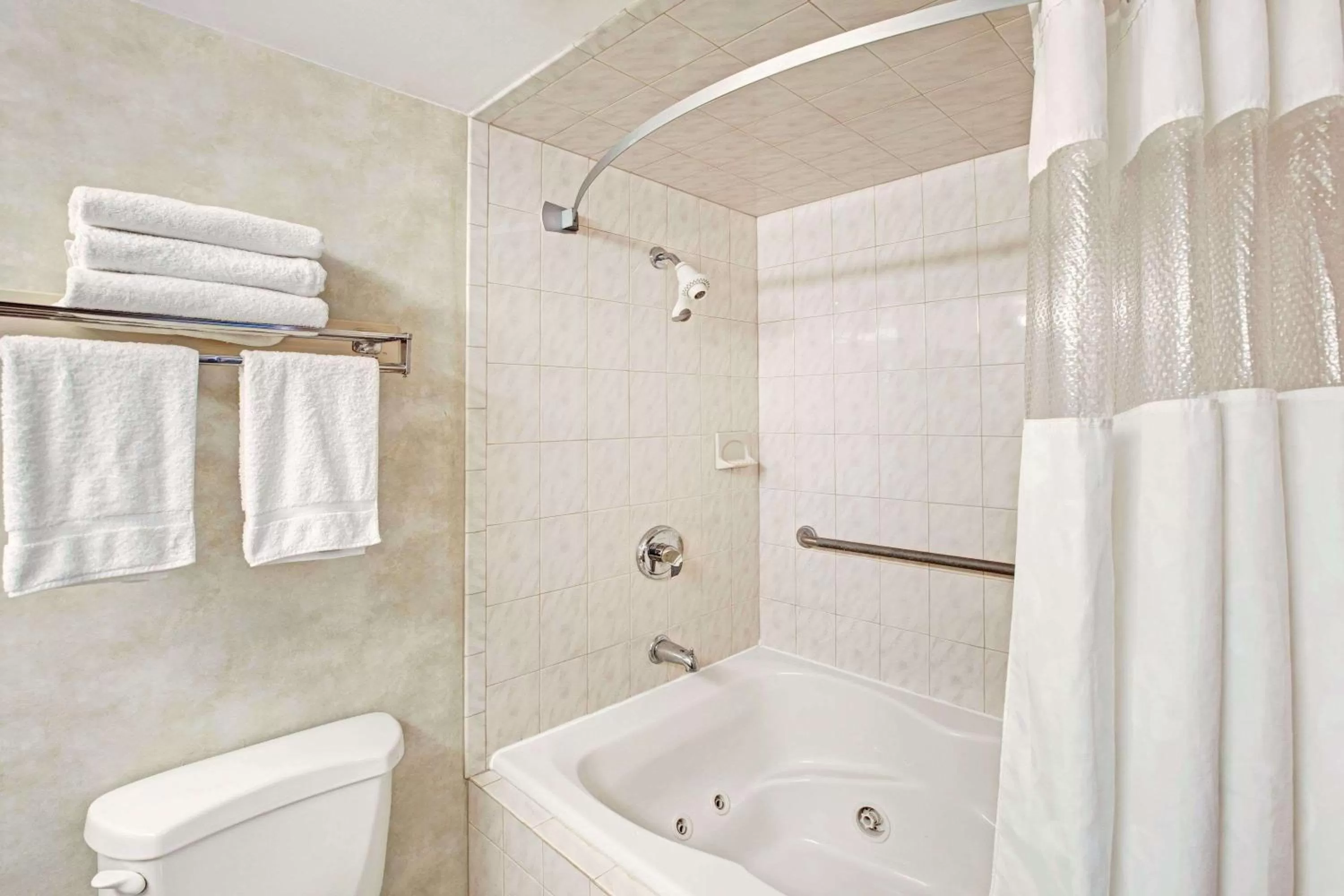 Photo of the whole room in Ramada by Wyndham Flemington