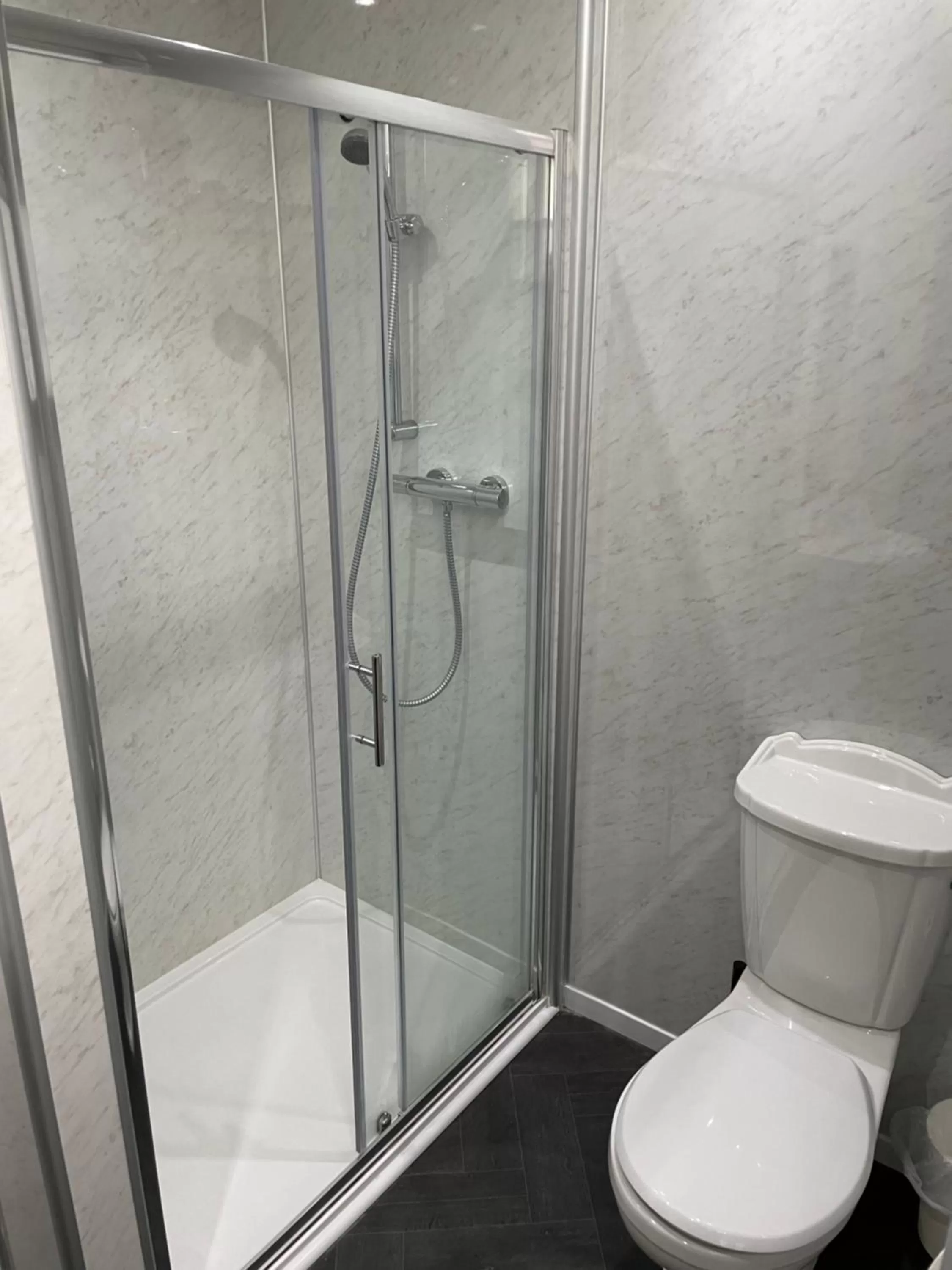 Shower in The George Hotel