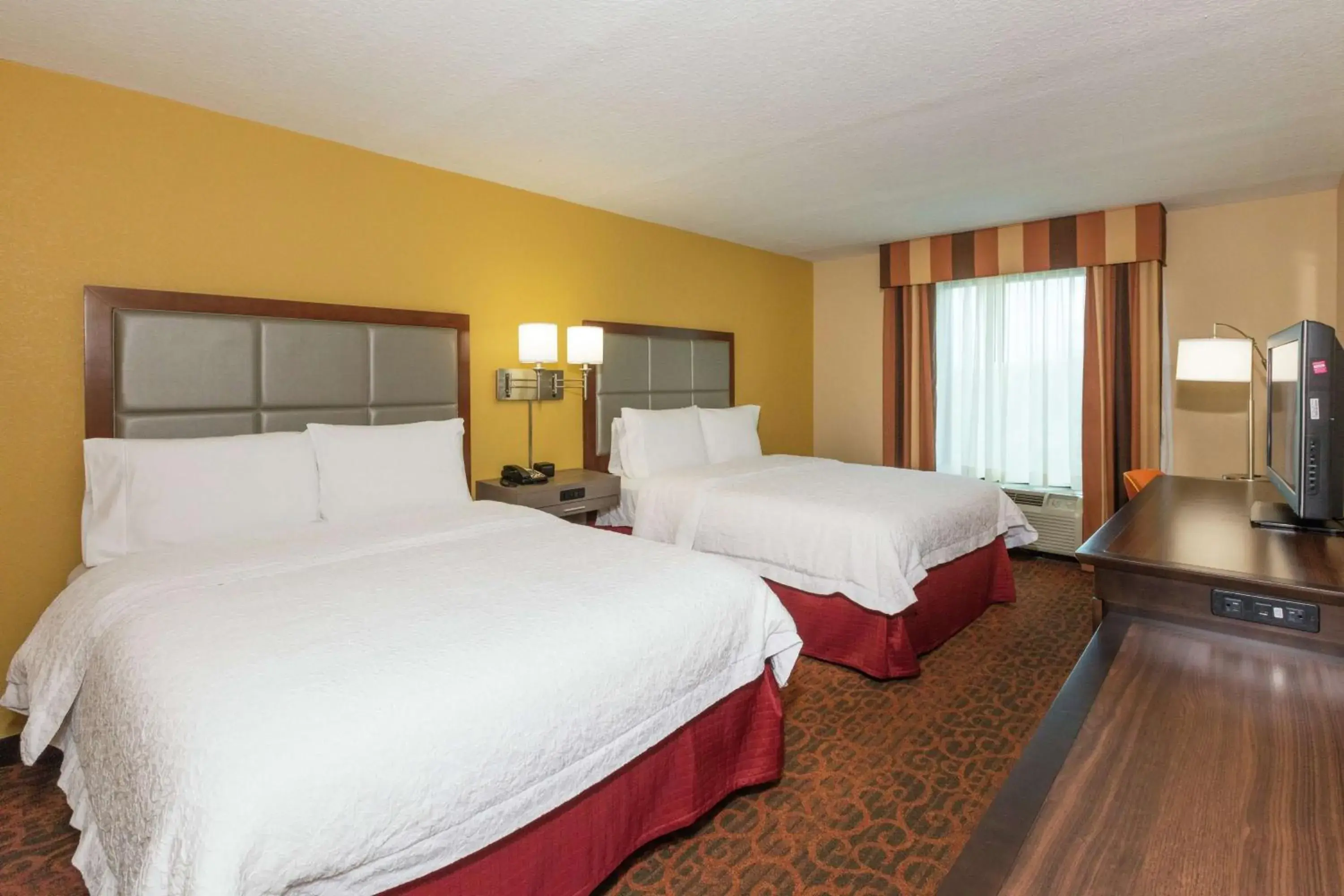 Bedroom, Bed in Hampton Inn & Suites Jacksonville-Airport