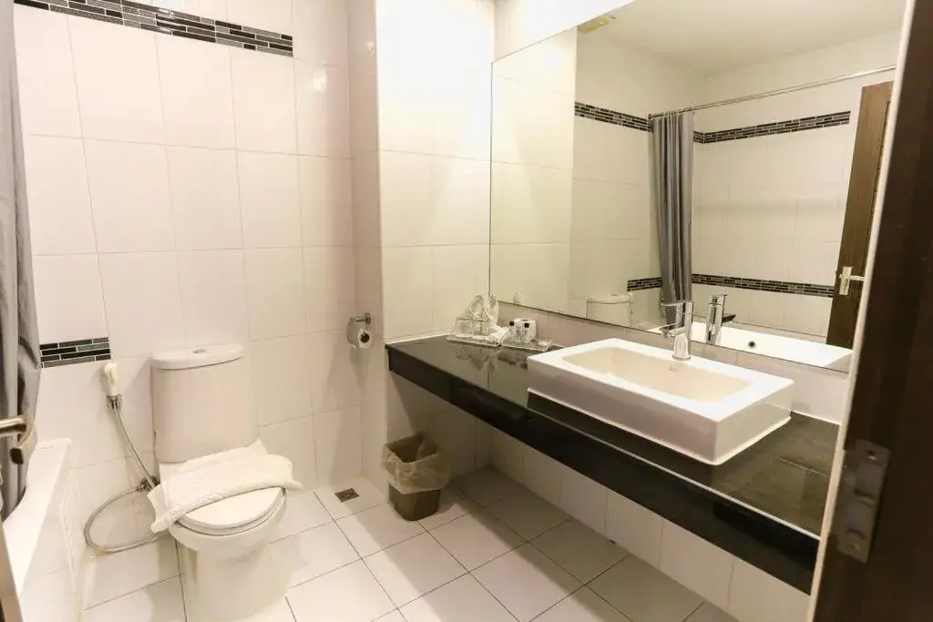 Bathroom in Crystal Suites Suvarnbhumi Airport