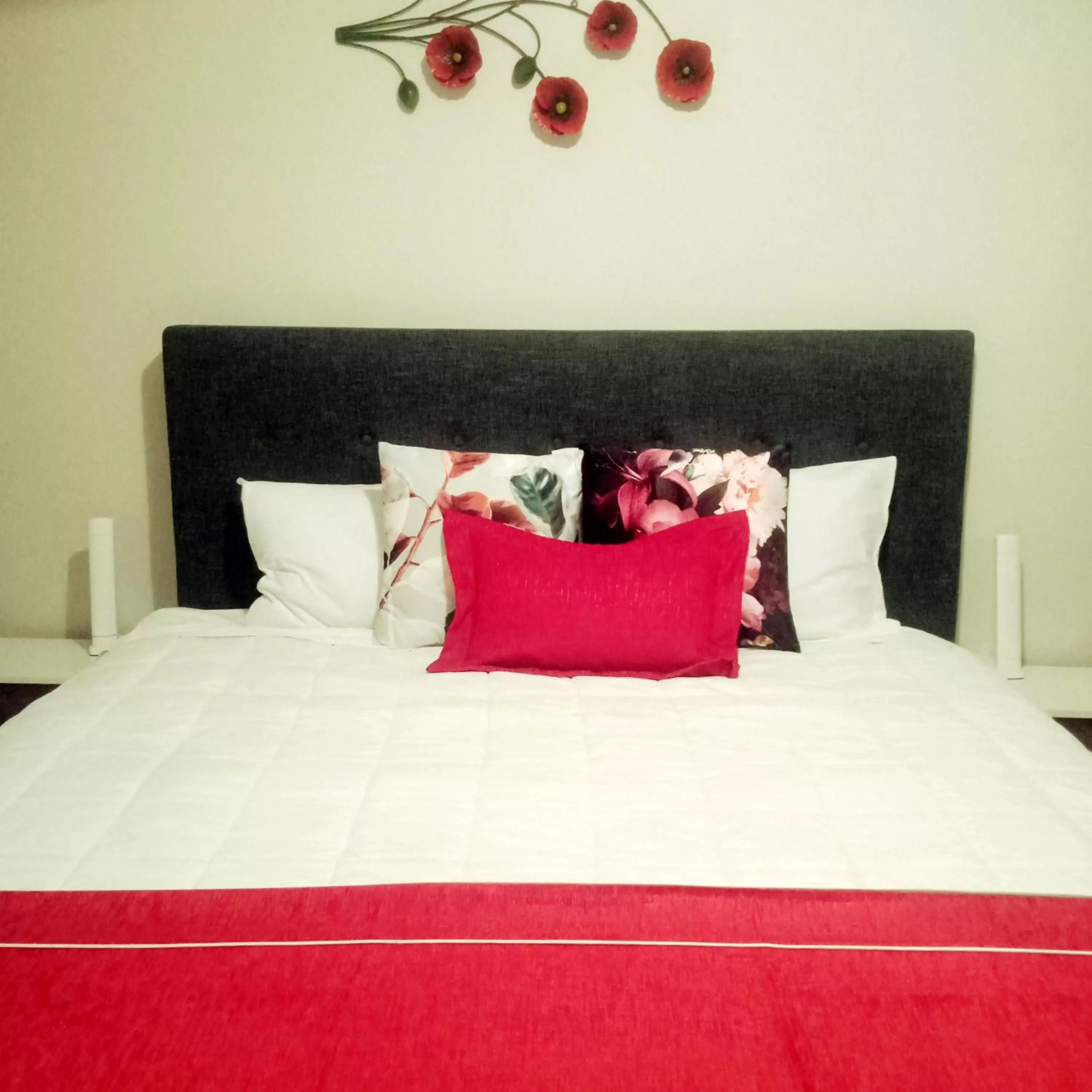 Bedroom, Bed in Tudor Park Motel Spacious with kitchens 1 minute walk to restaurant and shopping centre and Gisborne Hospital