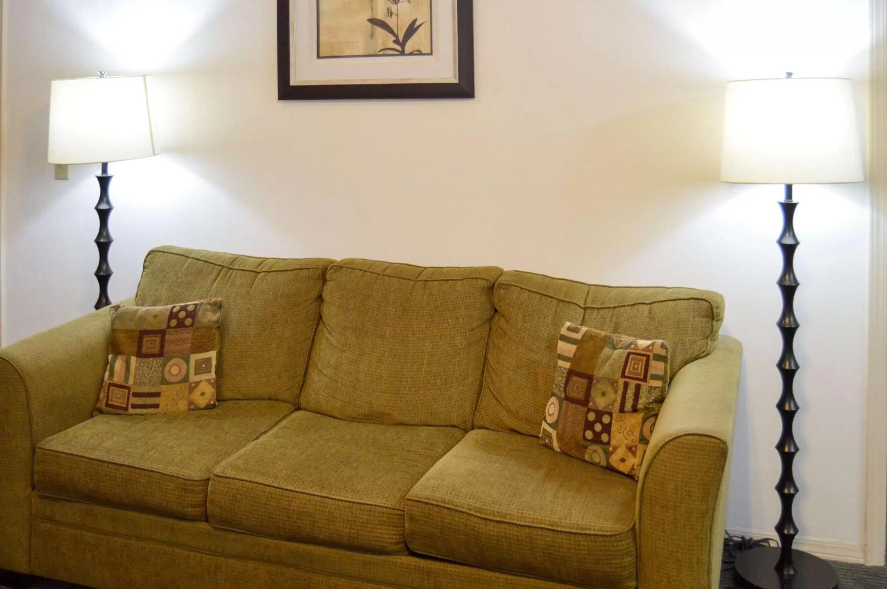 Photo of the whole room, Seating Area in Quality Inn Yosemite Valley Gateway