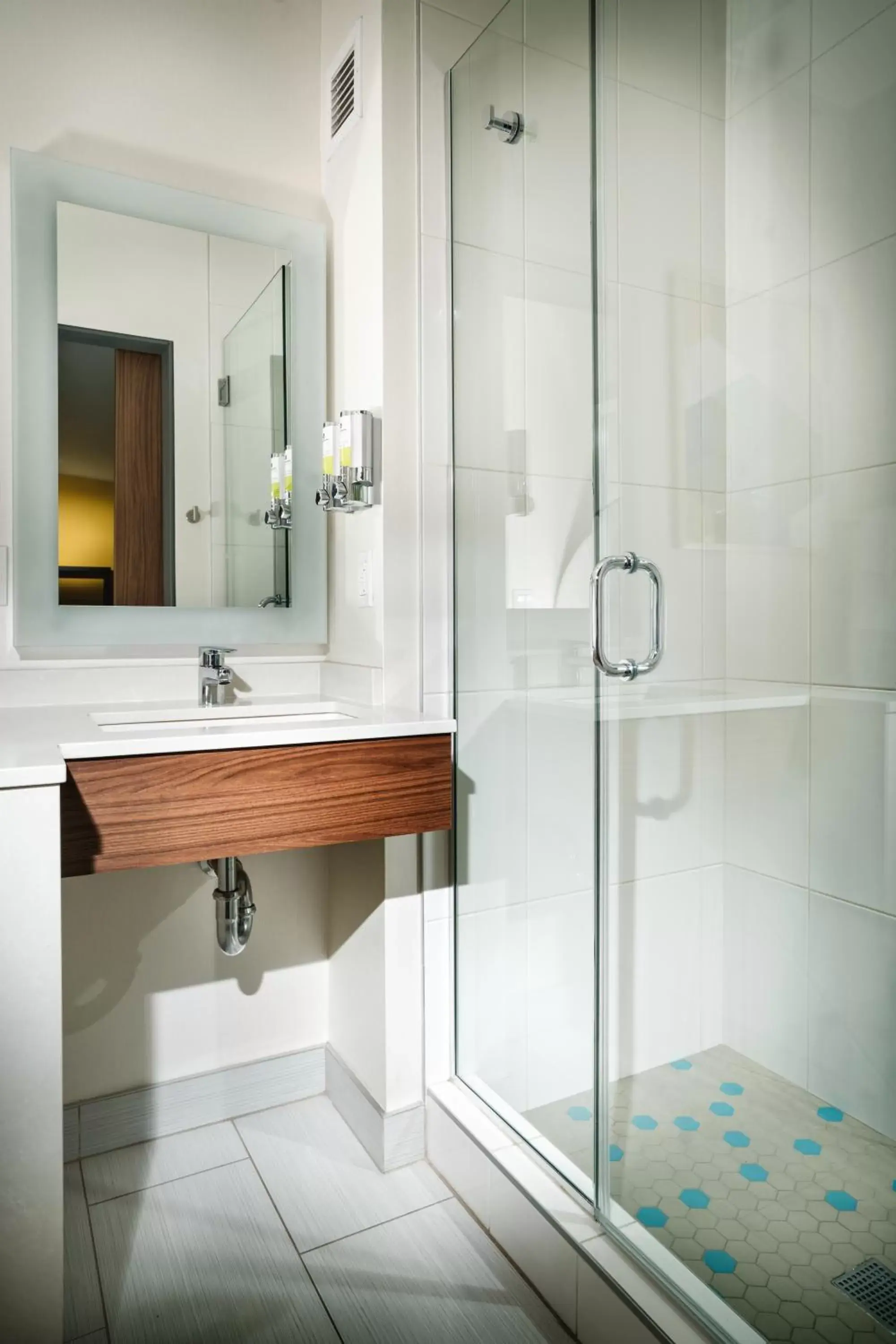 Shower, Bathroom in Staypineapple, Hotel Z, Gaslamp San Diego