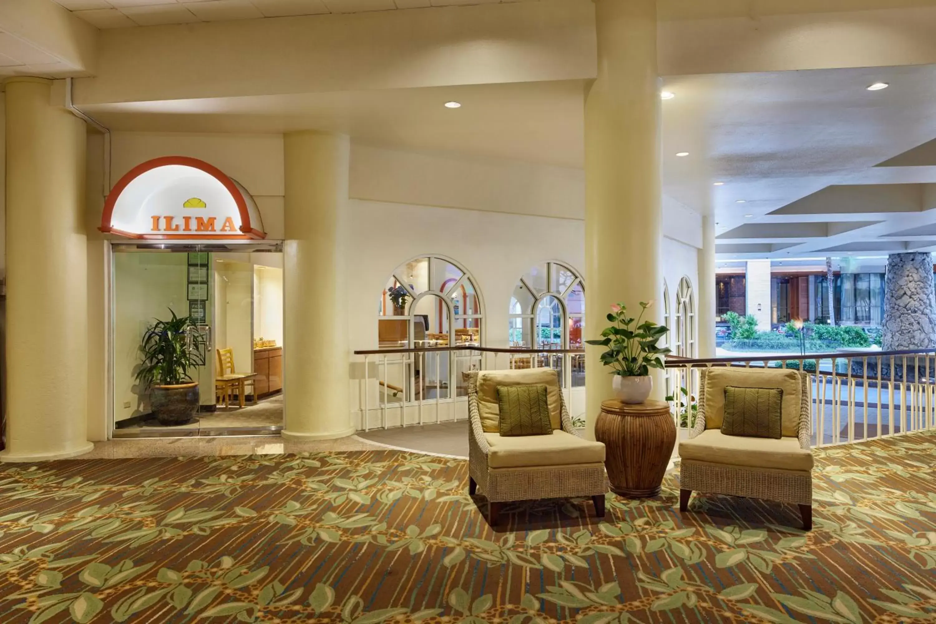 Restaurant/places to eat in Waikiki Resort Hotel