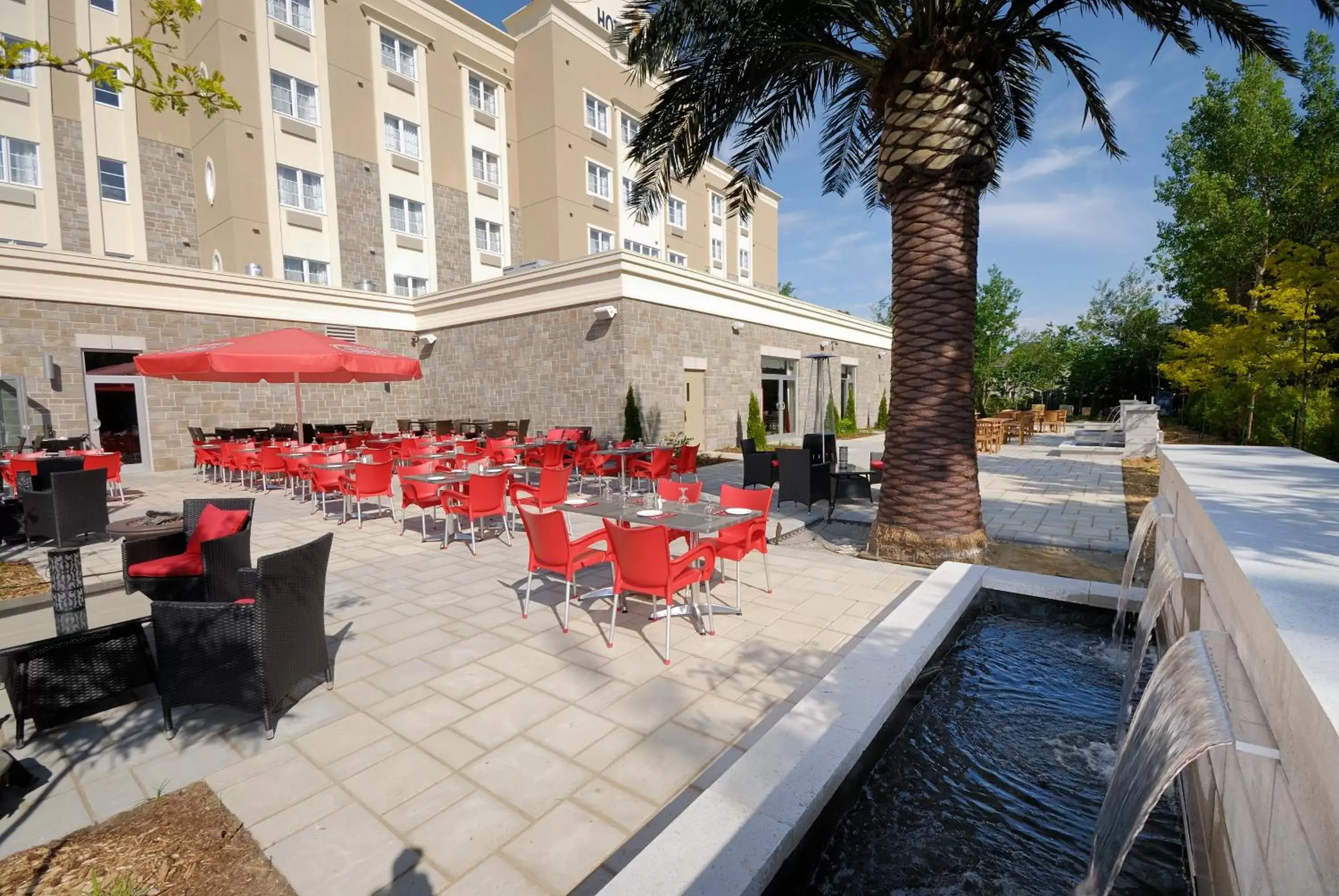 Facade/entrance, Restaurant/Places to Eat in Imperia Hôtel et Suites Terrebonne