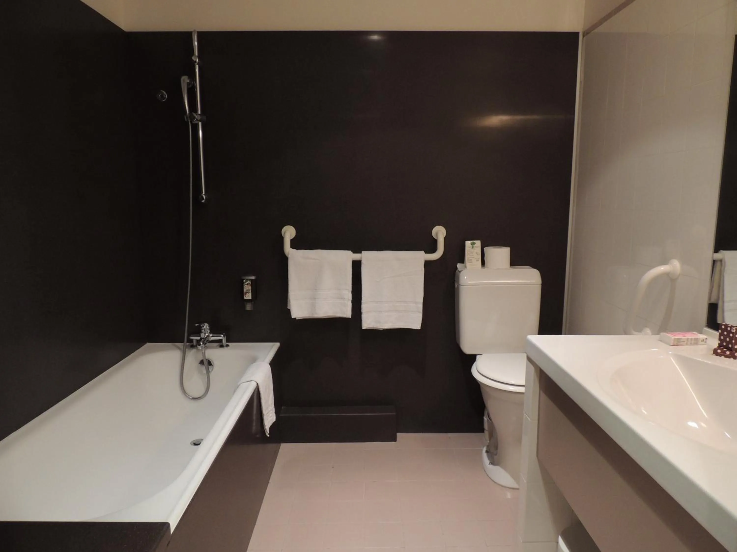 Bathroom in Royal Cottage Pamela Hotel Cassis