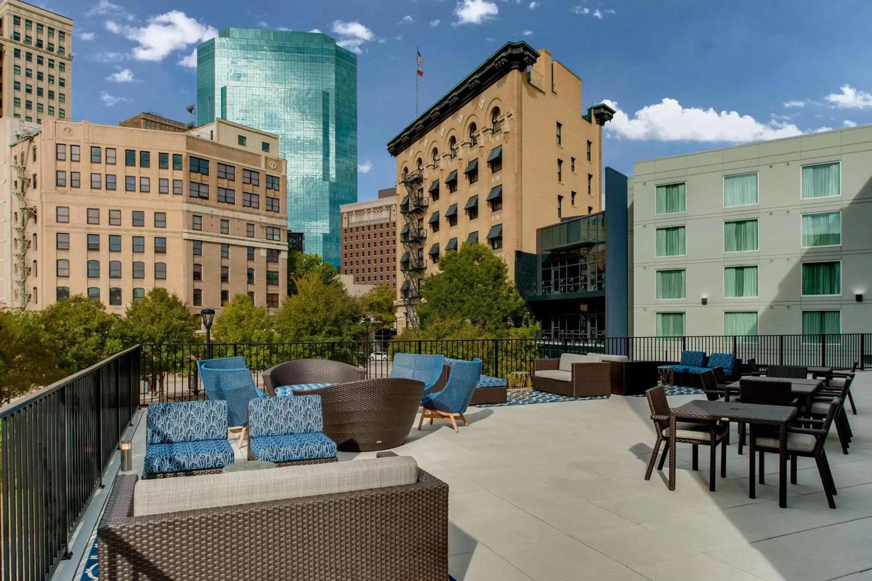 Property building in Fairfield Inn & Suites Fort Worth Downtown/Convention Center