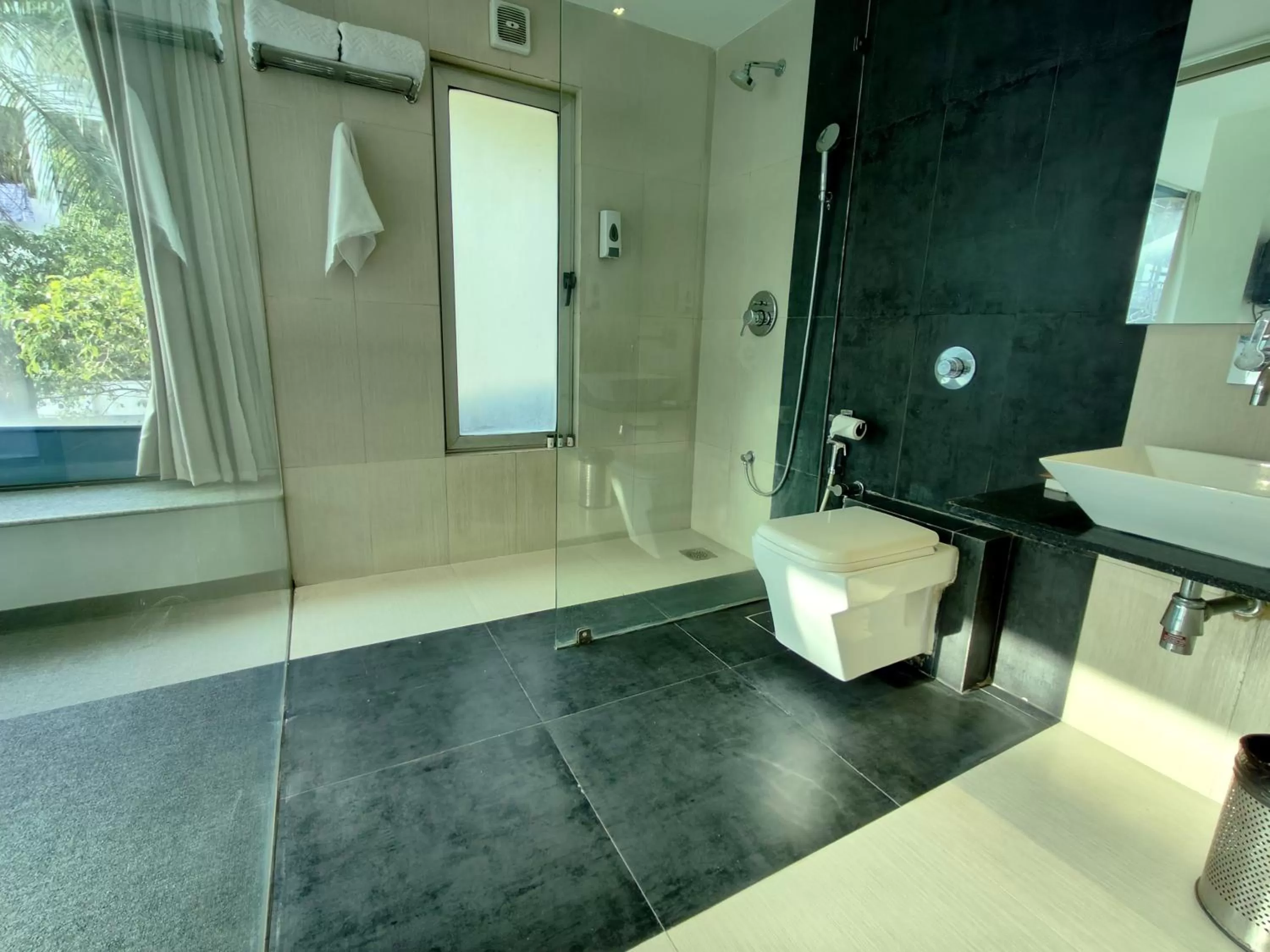 Toilet in The Sky Imperial Hotel Yahvi