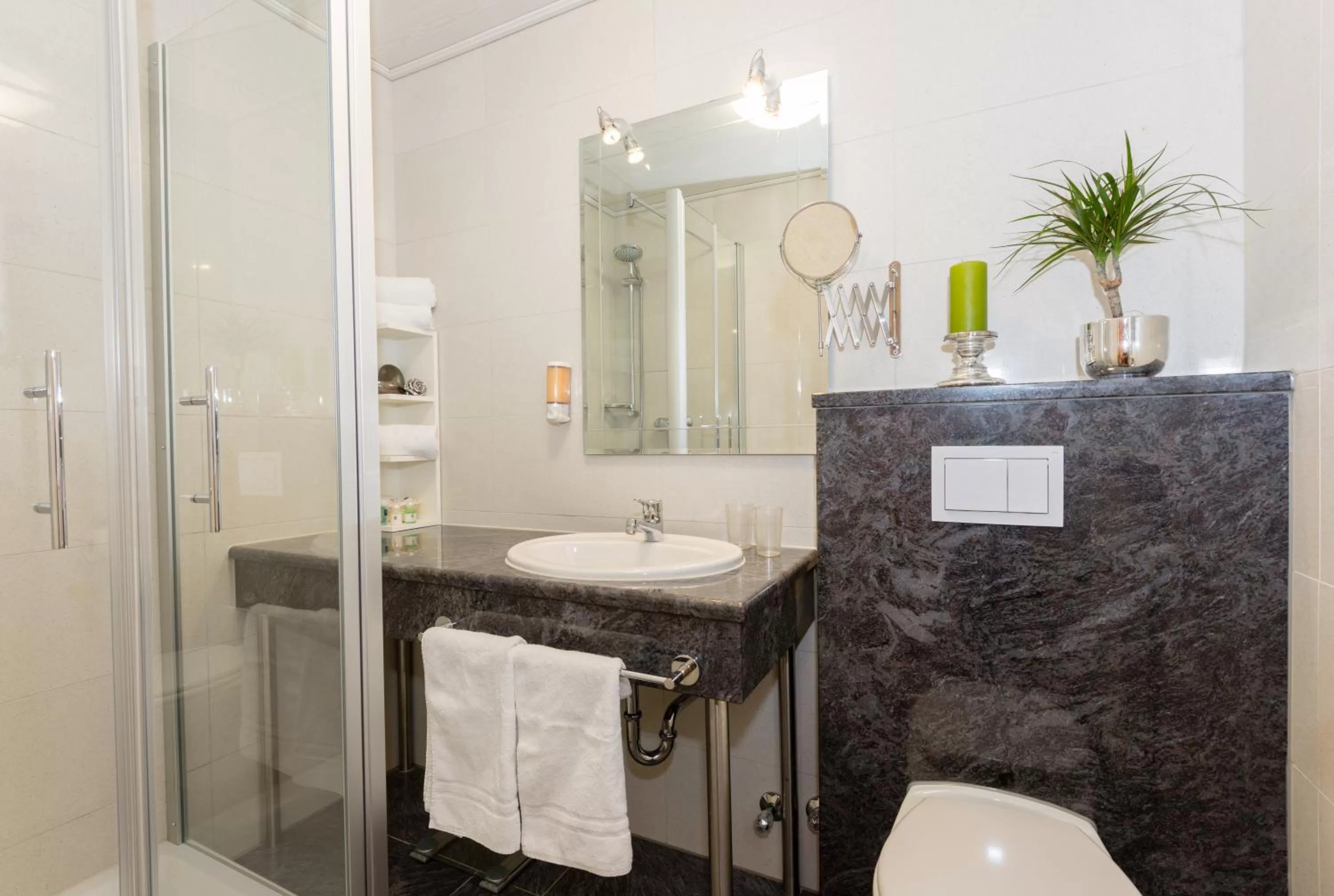 Bathroom in Wander und Aktiv Hotel Rösslwirt