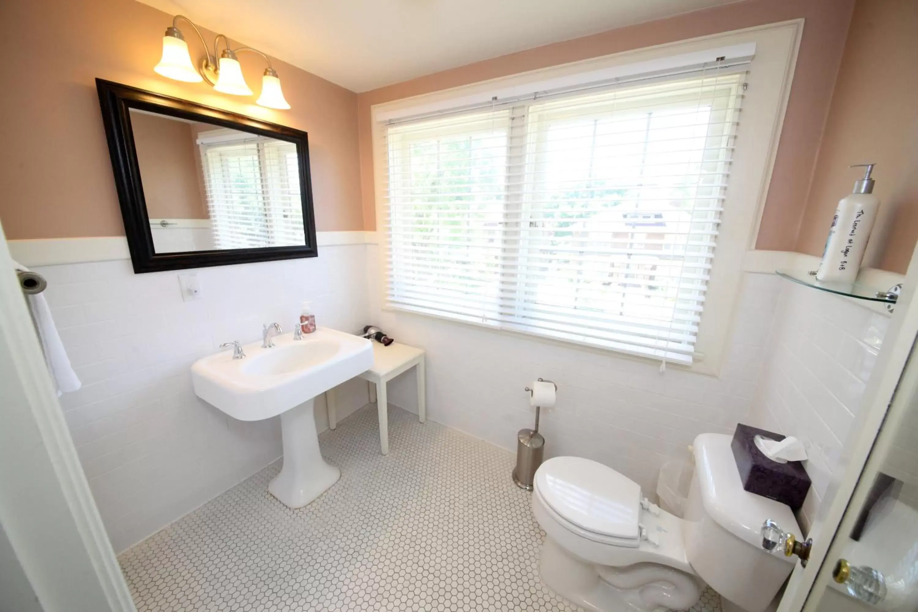 Bathroom in Leonard at Logan House