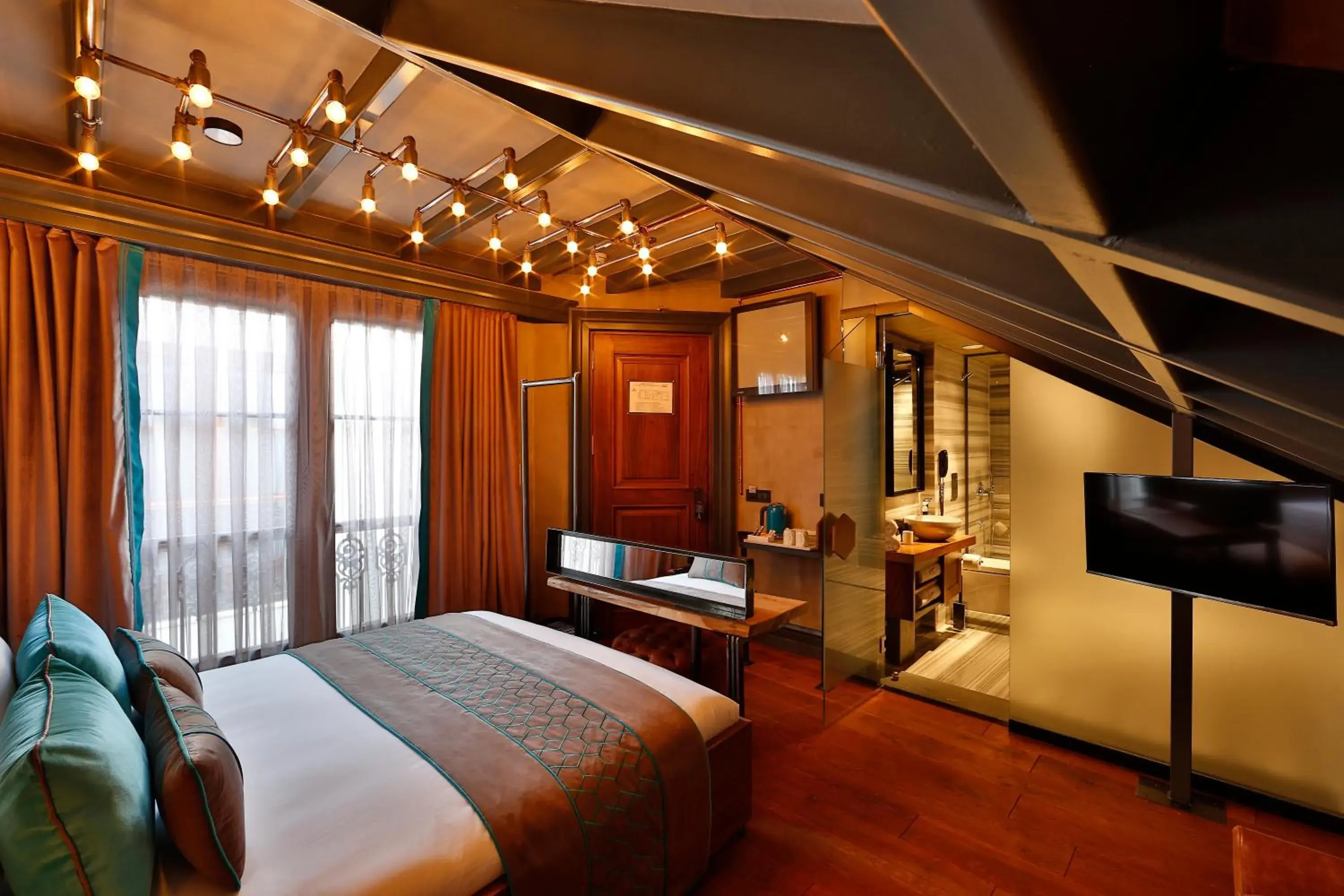 Bed, Room Photo in Sanat Hotel Pera