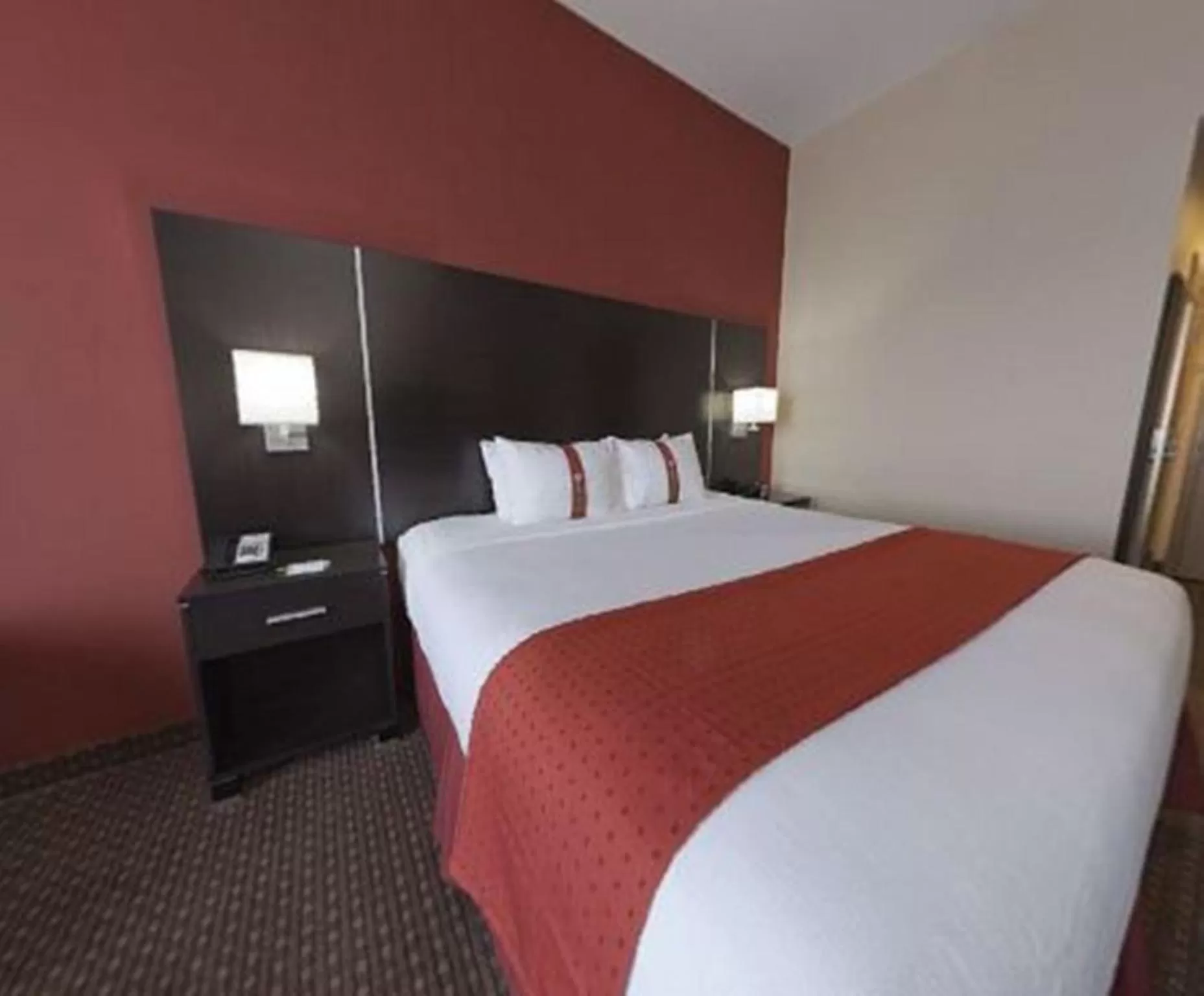 Suite - Non-Smoking in Holiday Inn Meridian East I 59 / I 20