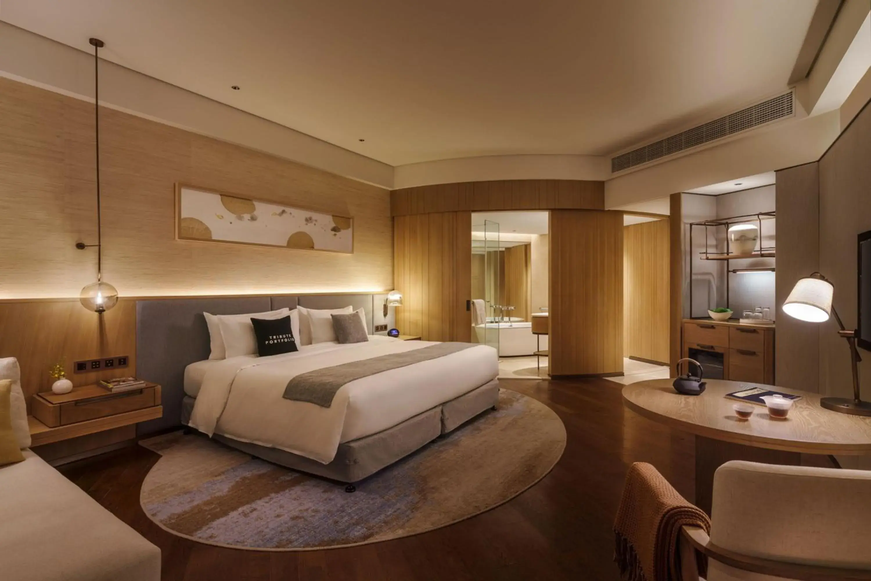 Photo of the whole room, Bed in The Yuluxe Sheshan, Shanghai, A Tribute Portfolio Hotel
