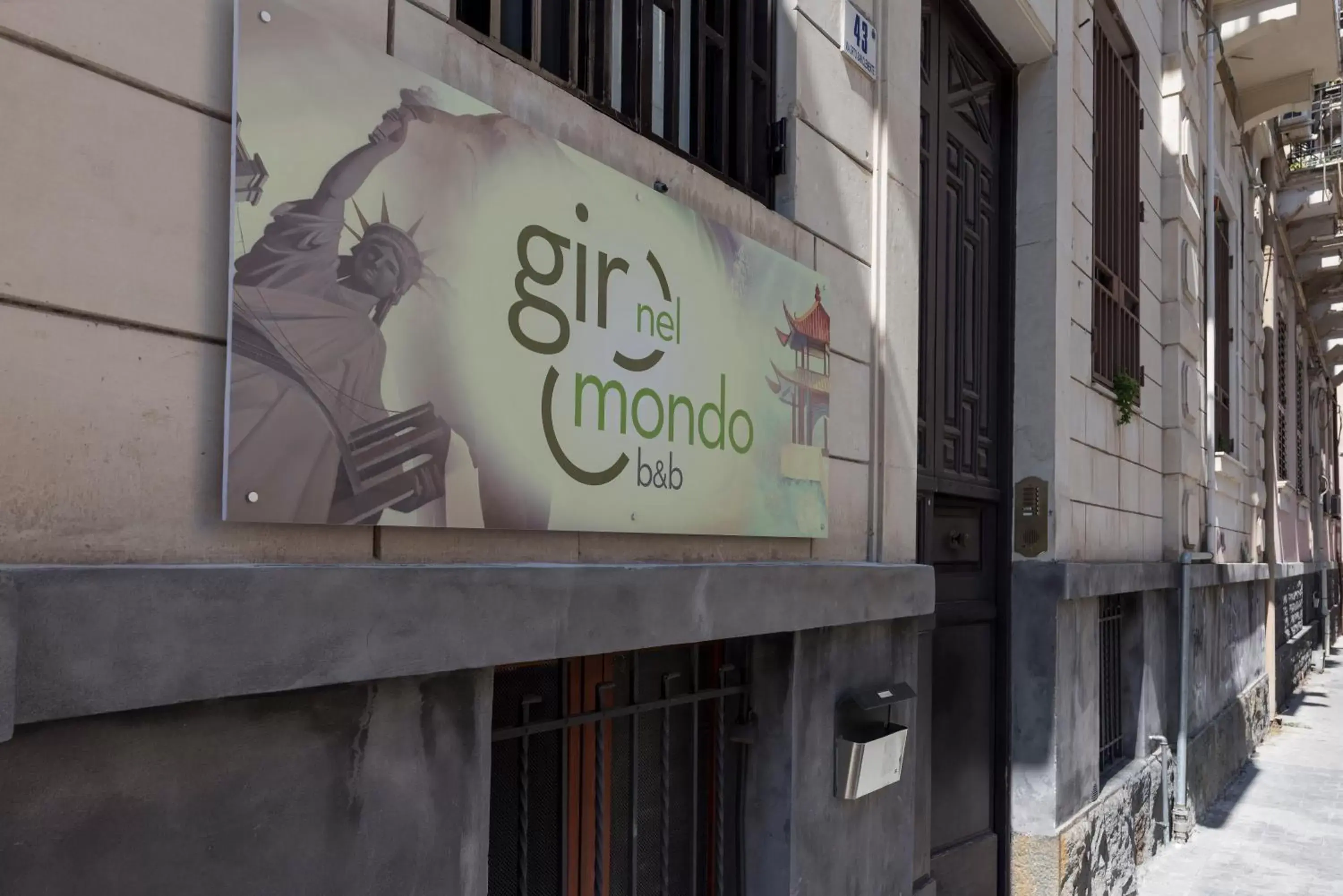 Facade/entrance, Property Logo/Sign in Giro nel mondo