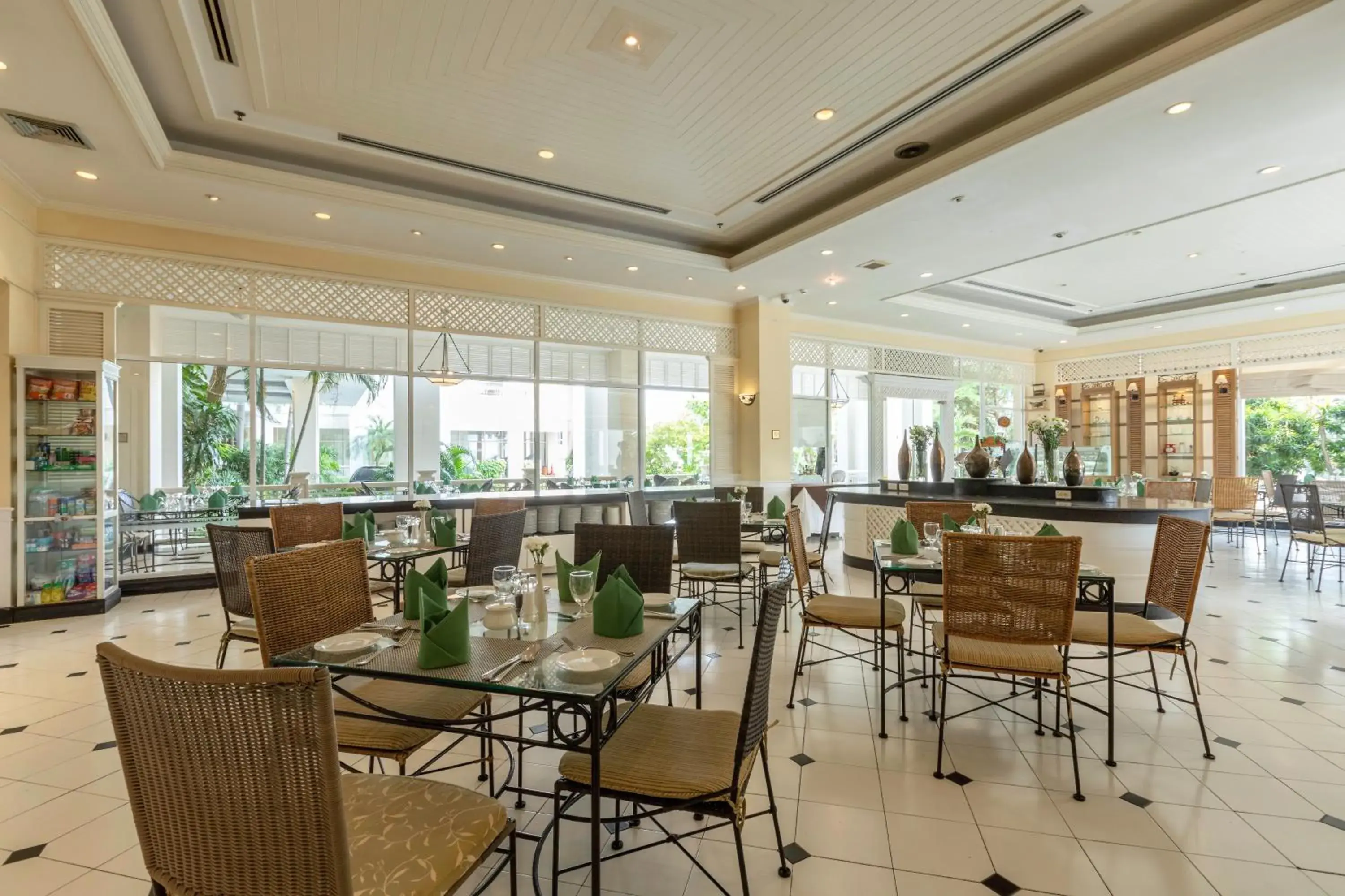 Restaurant/Places to Eat in Kantary Bay Hotel Rayong