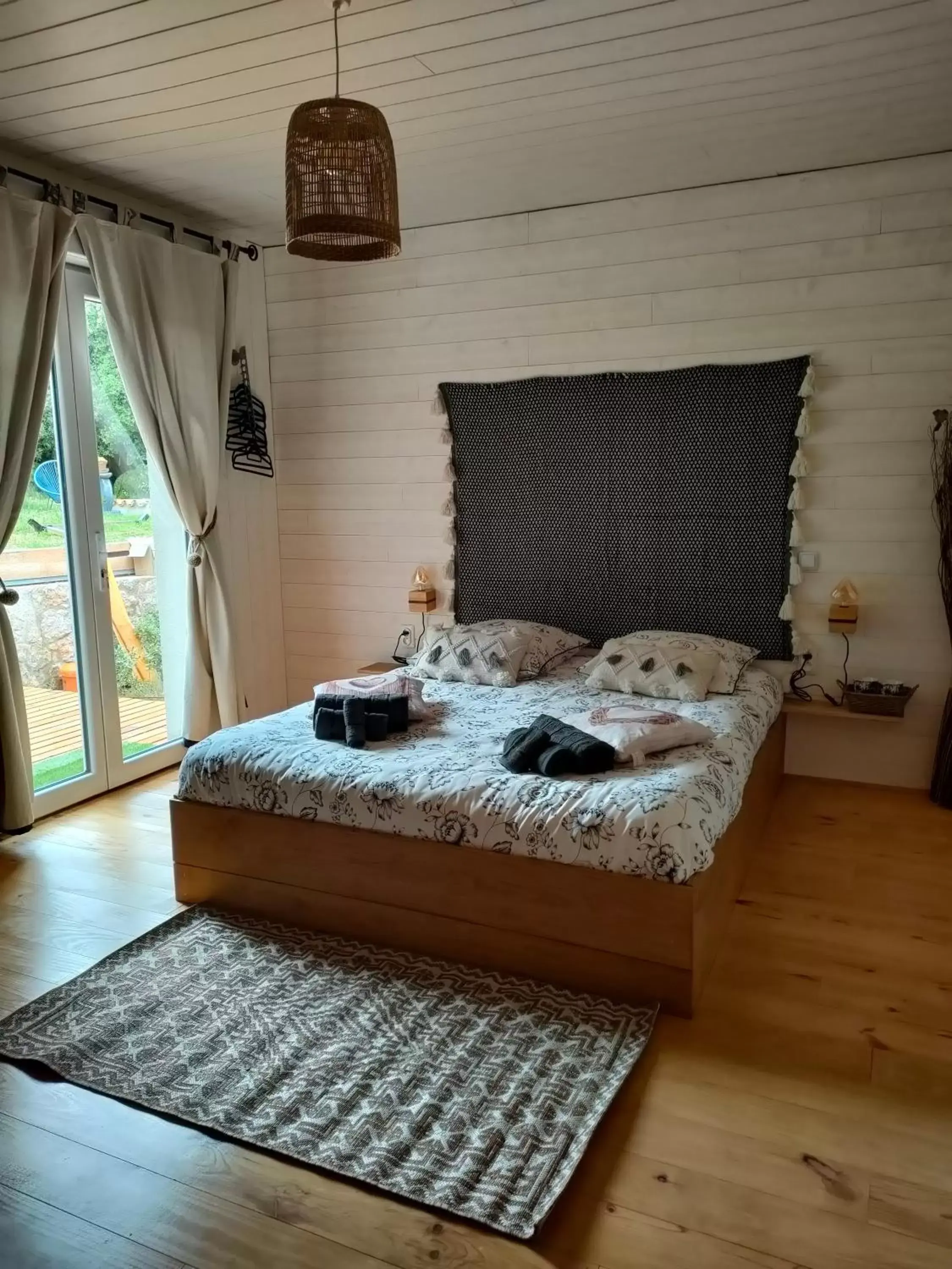 Bed in OFILDLEAU