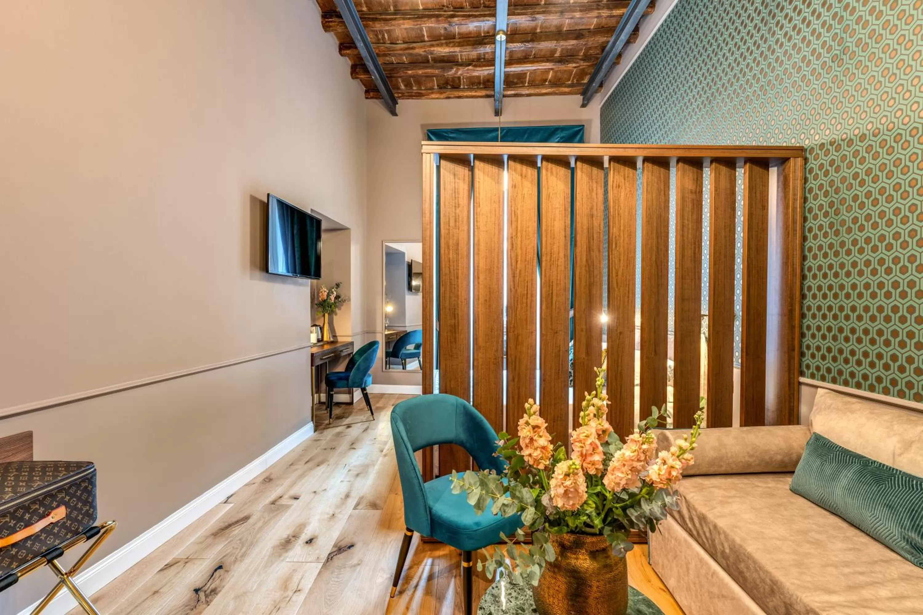 Bed in Tree Charme Parliament Boutique Hotel