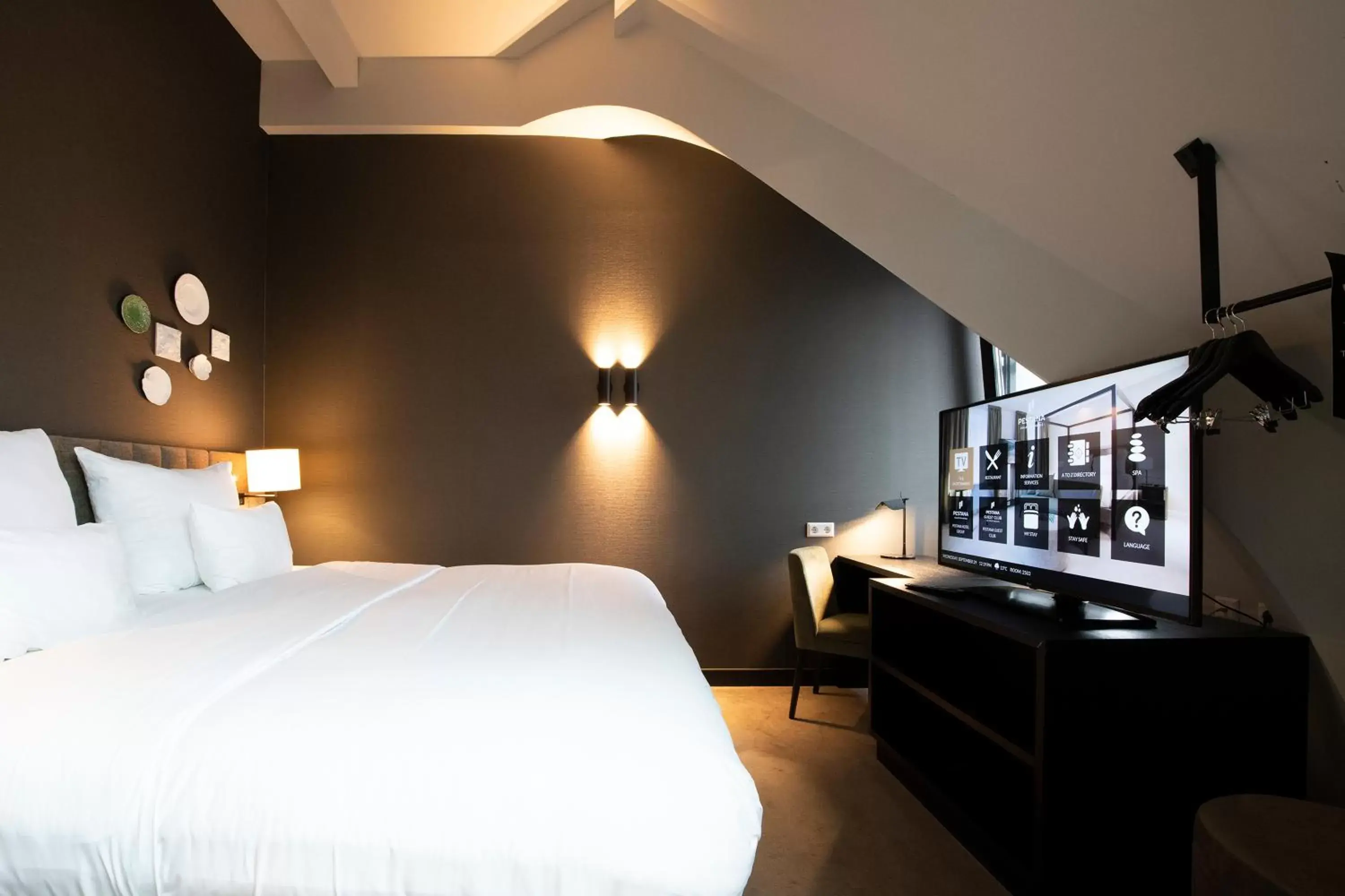 Bedroom, Bed in Pestana Amsterdam Riverside