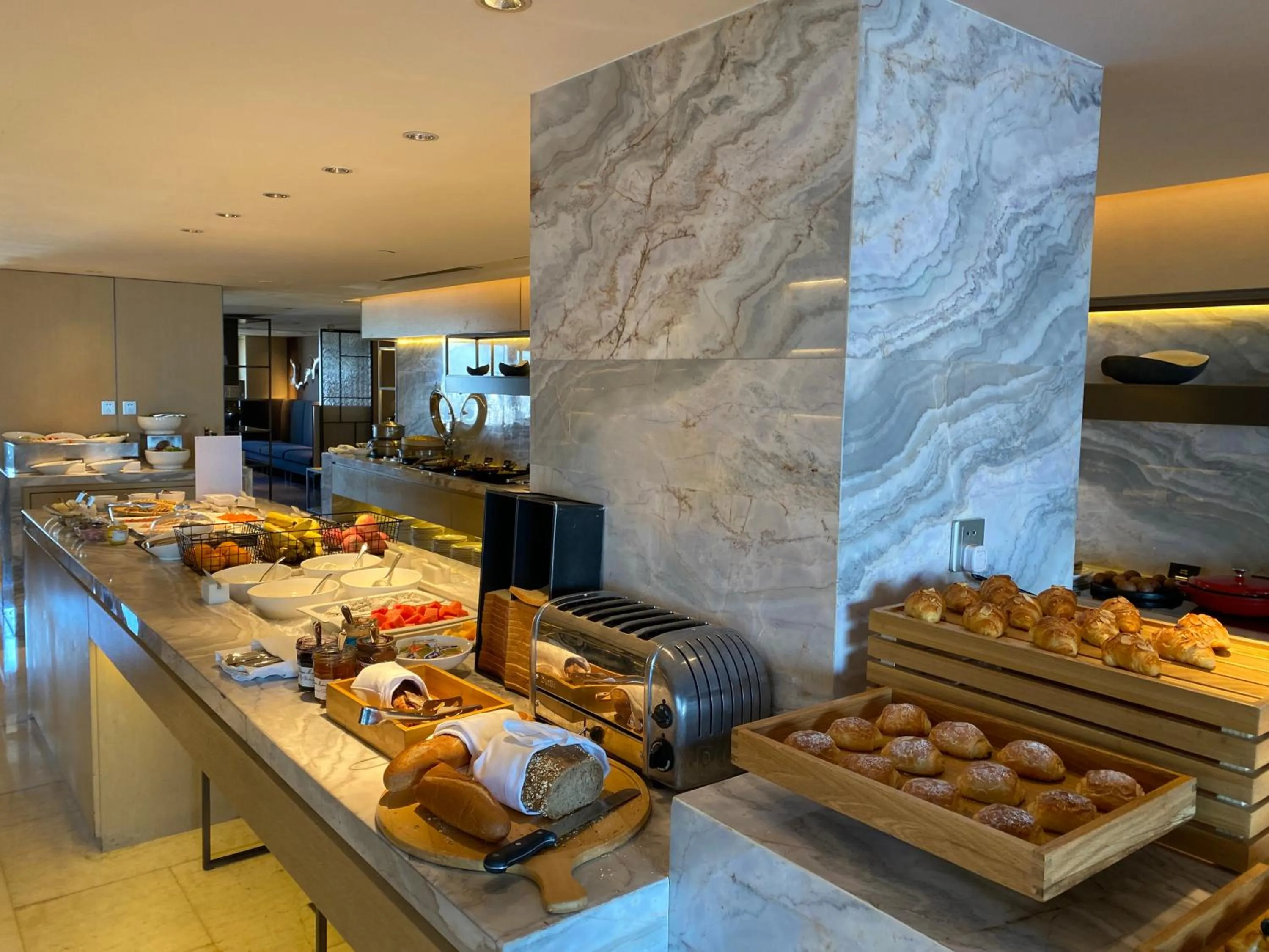 Food and drinks in Radisson Collection Hotel, Yangtze Shanghai