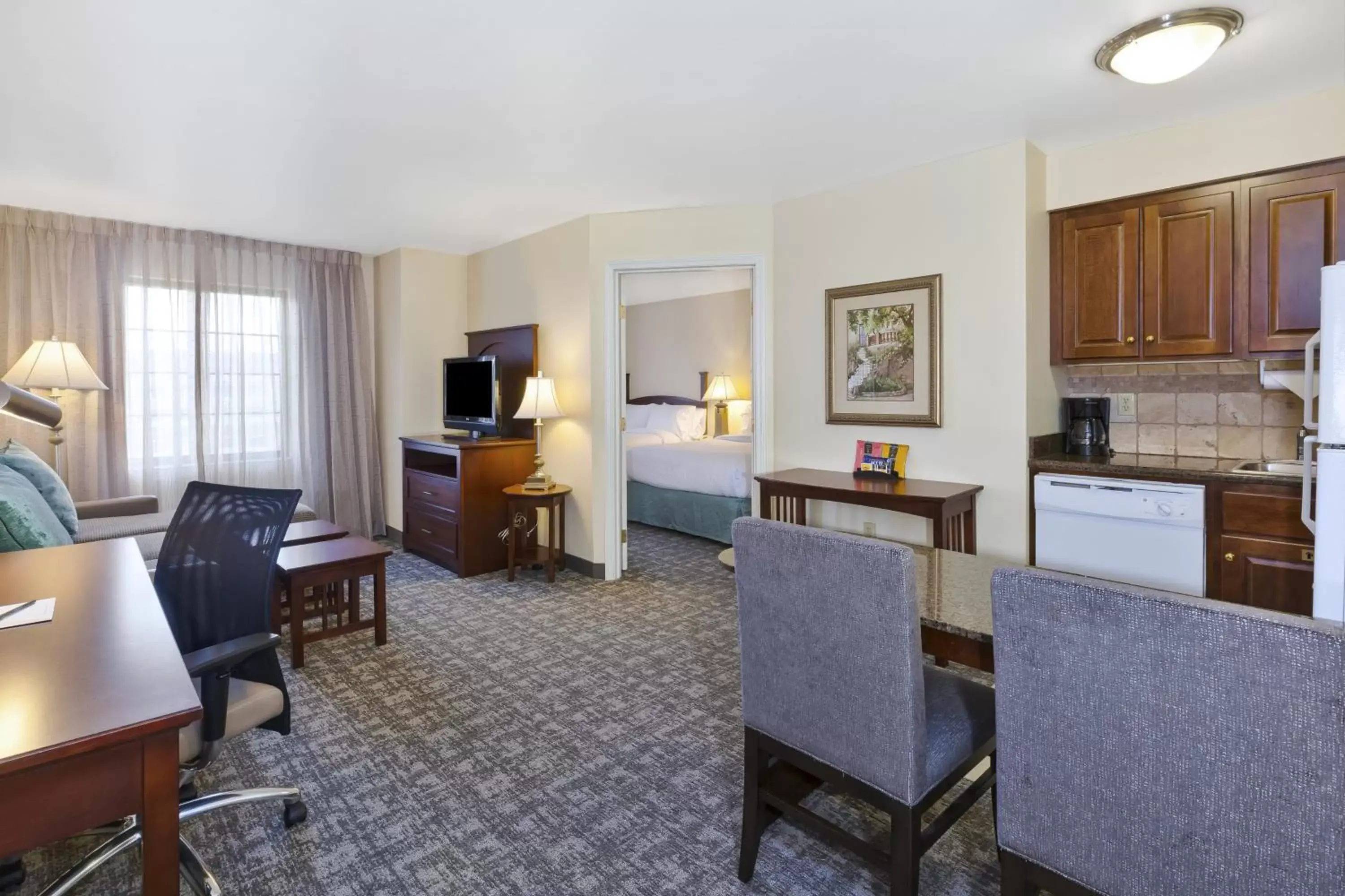 Photo of the whole room, Dining Area in Staybridge Suites Lansing-Okemos, an IHG Hotel