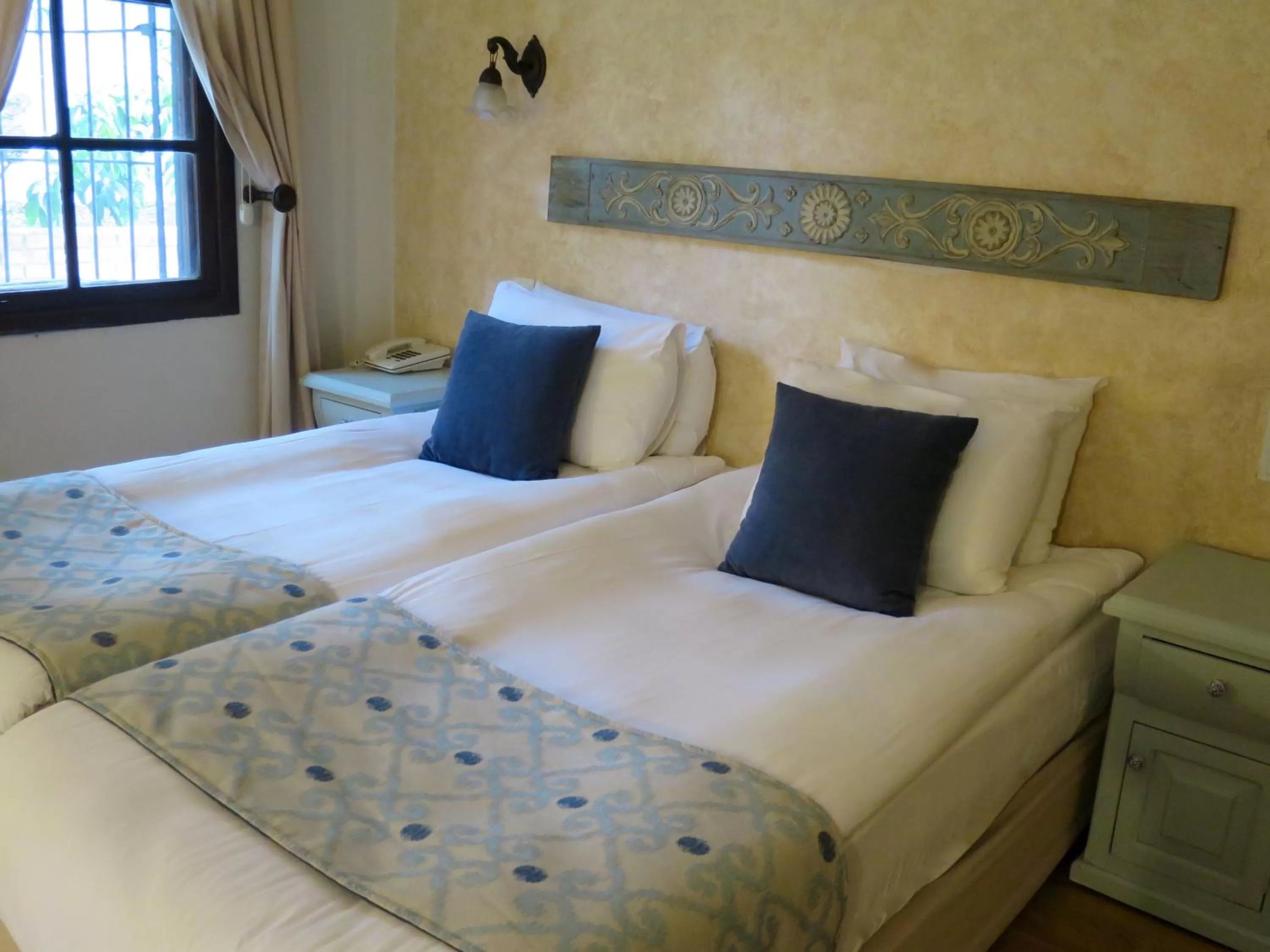 Garden view, Bed in Hotel Kalehan