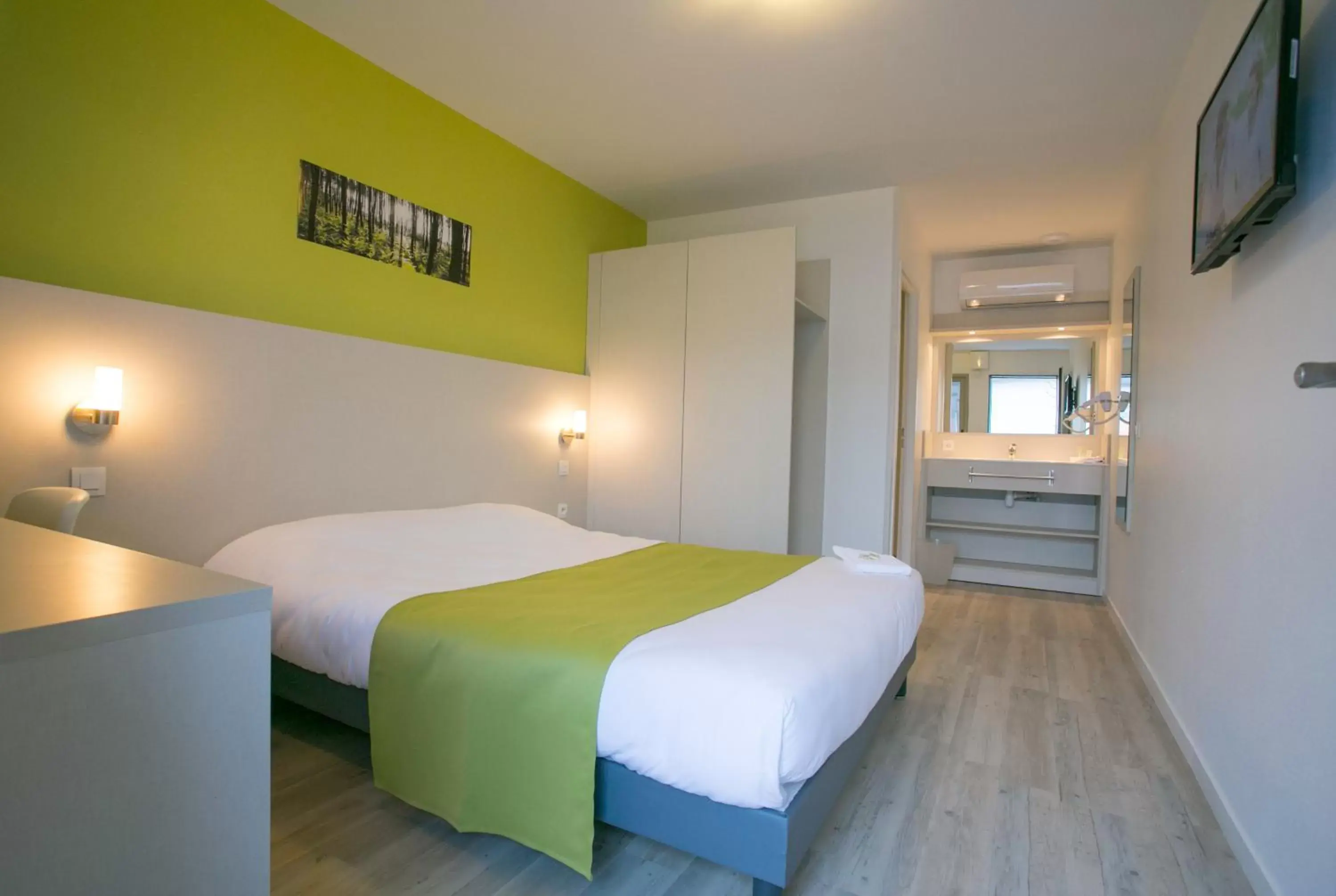 Photo of the whole room, Bed in Motel des Landes