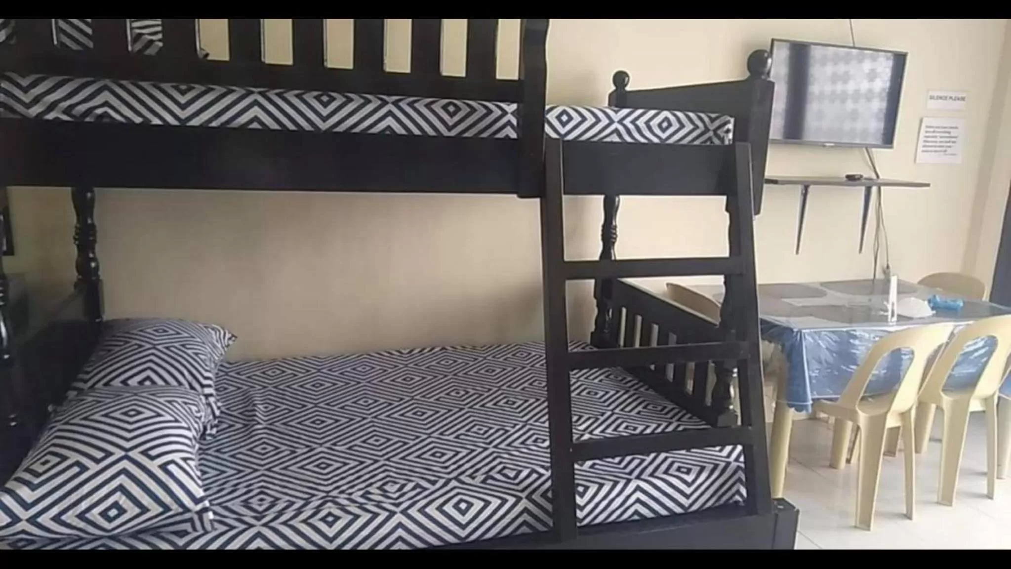 Bed in RV3 TRANSIENT HOUSE