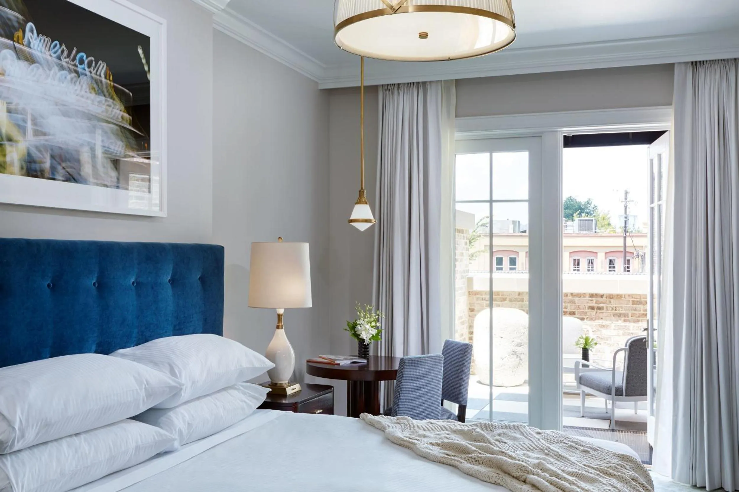 Bed in The Spectator Hotel