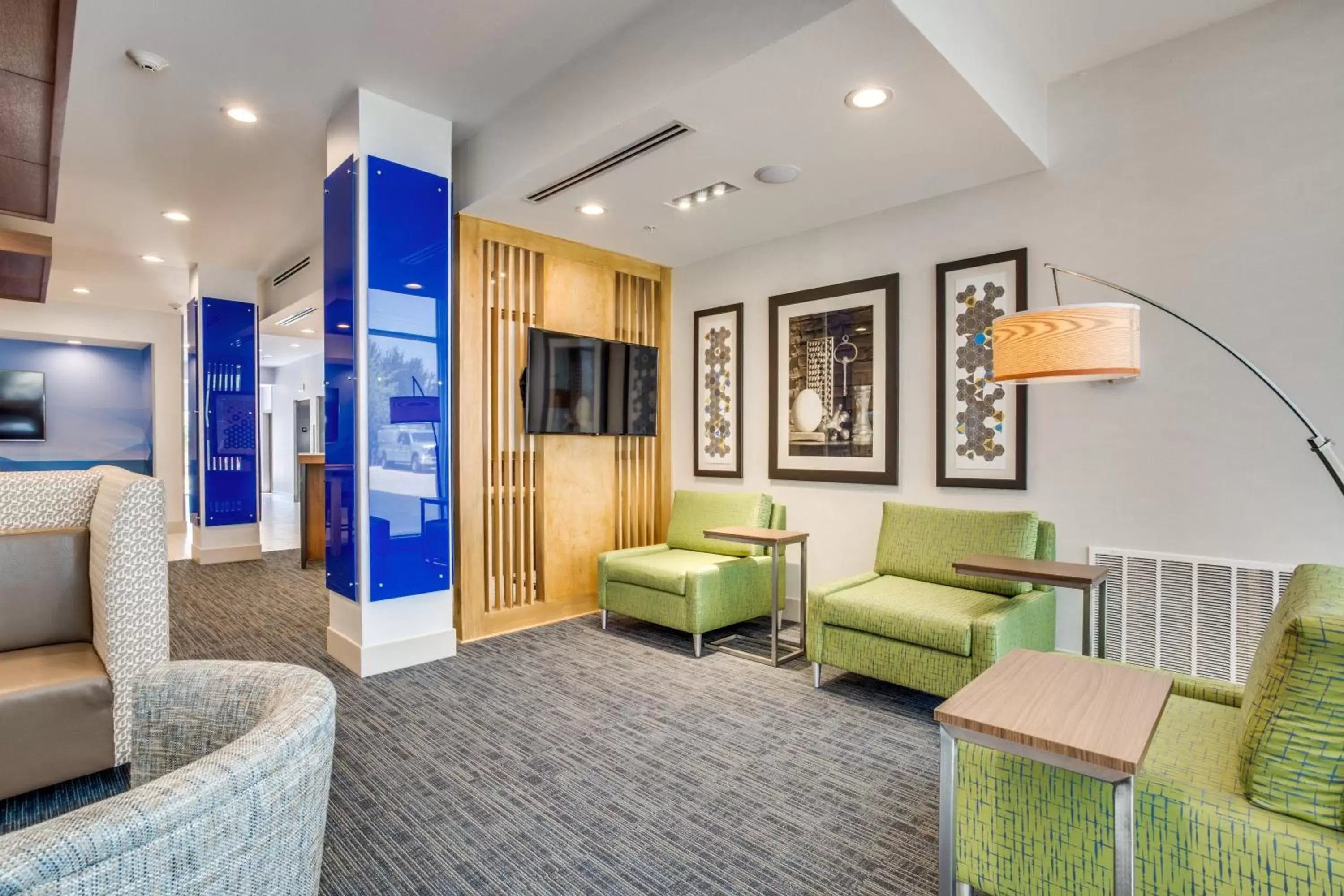 Lobby or reception in Holiday Inn Express & Suites - Denton South, an IHG Hotel