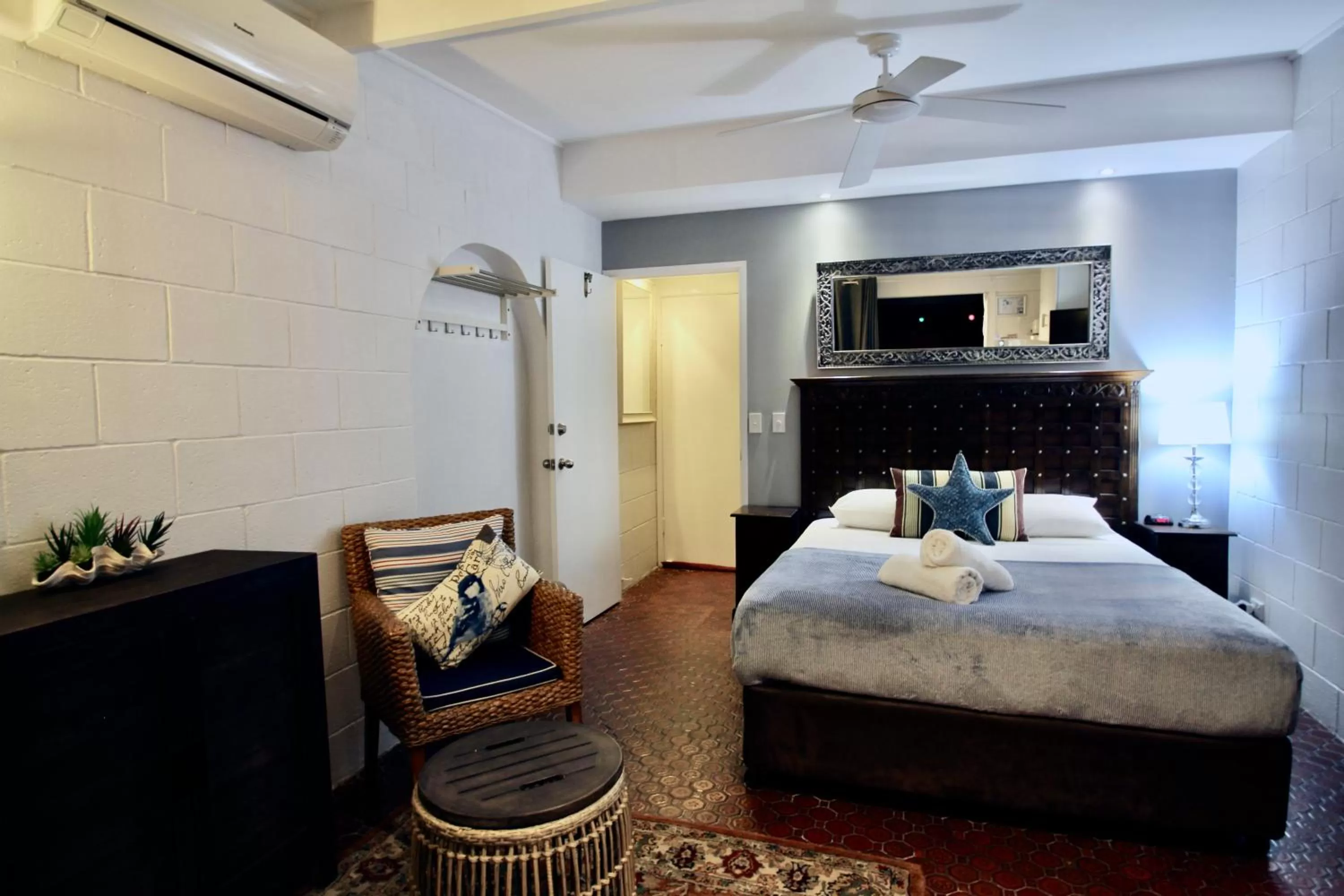 Bed in Hideaway Noosa Men Only Beach Resort