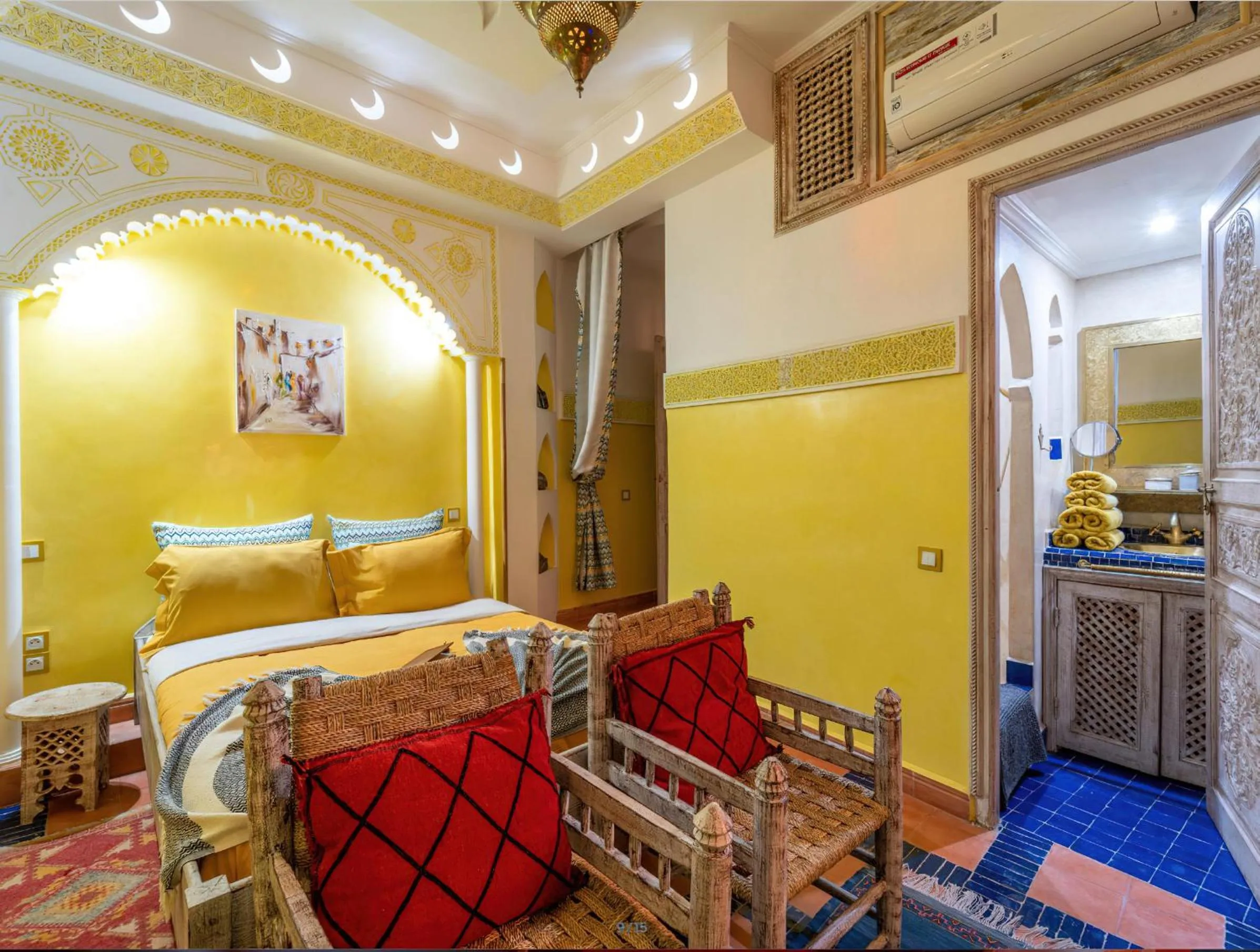 Photo of the whole room, Bed in Riad Eloise