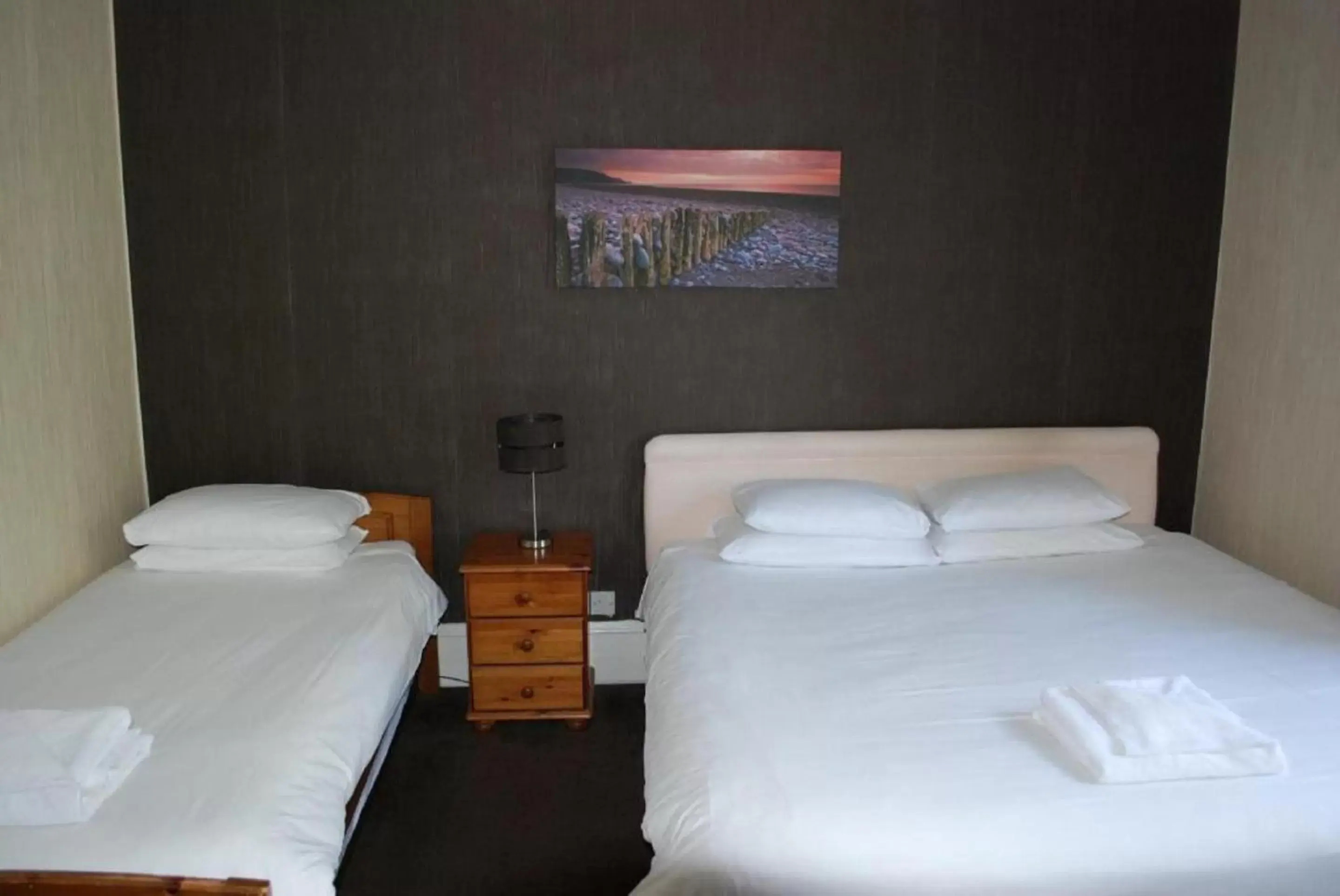 Bedroom, Bed in Great Western Hotel Aberdeen