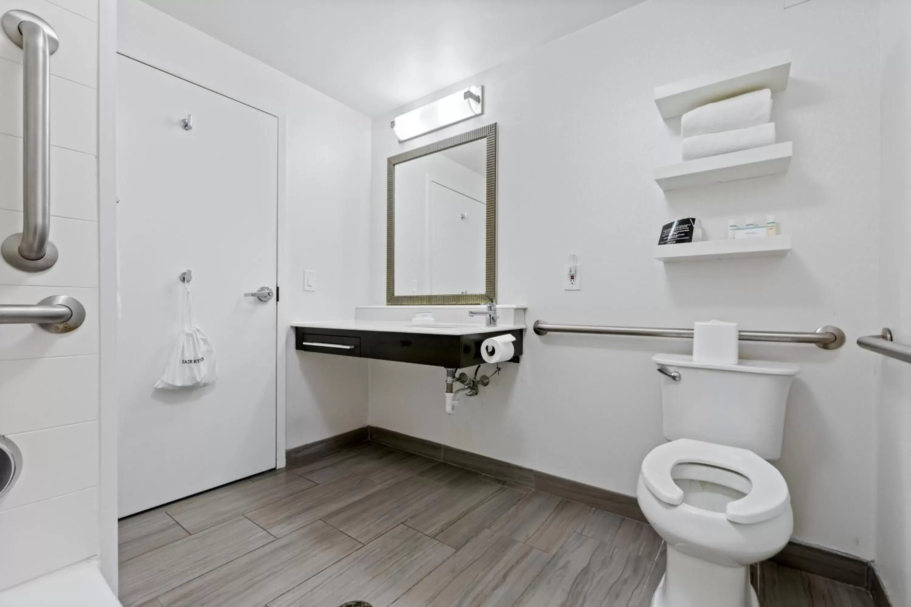 Bathroom in Allentown Park Hotel, Ascend Hotel Collection
