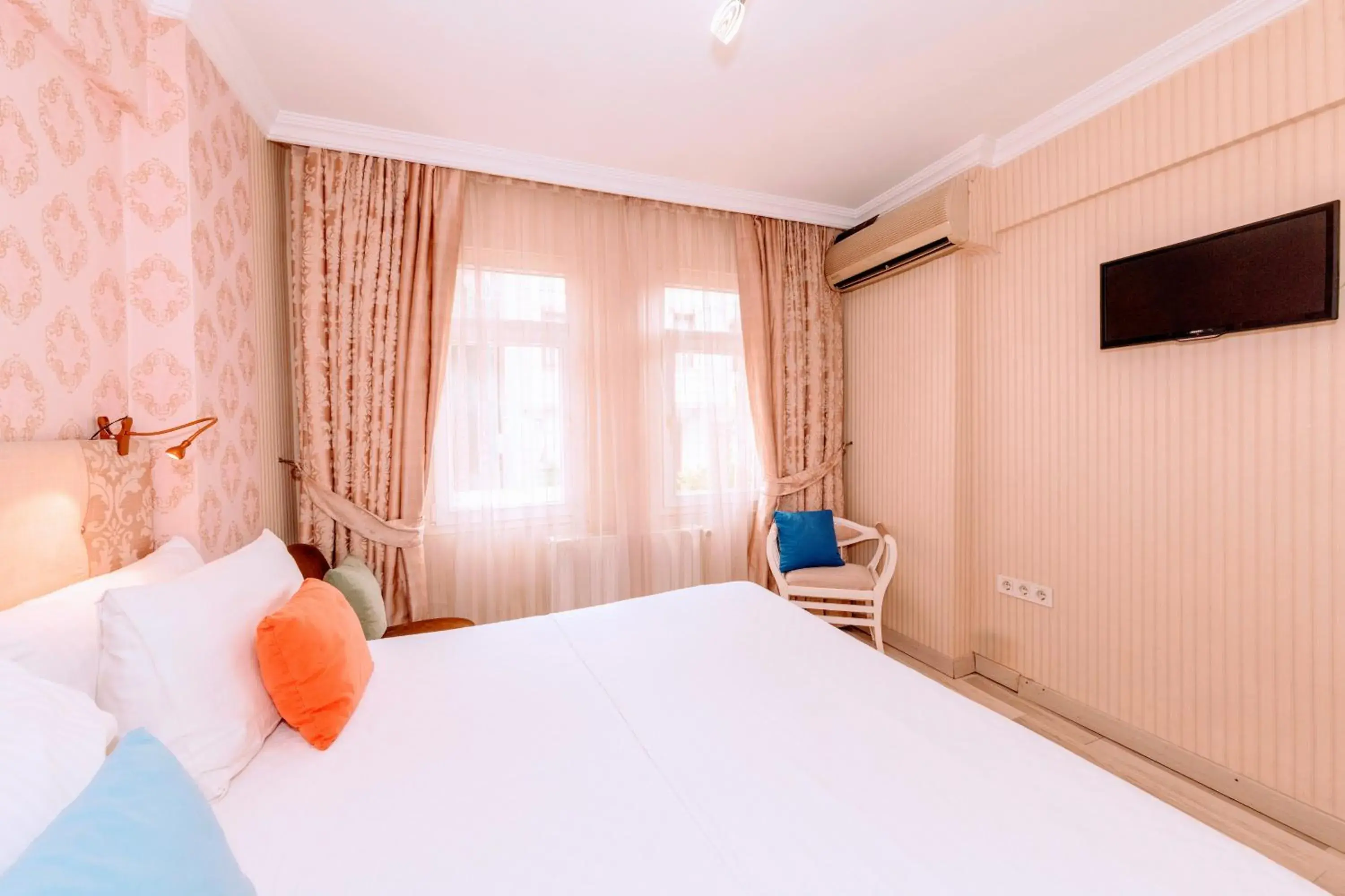 Bedroom, Bed in Walnut Shell Hotel Sultanahmet