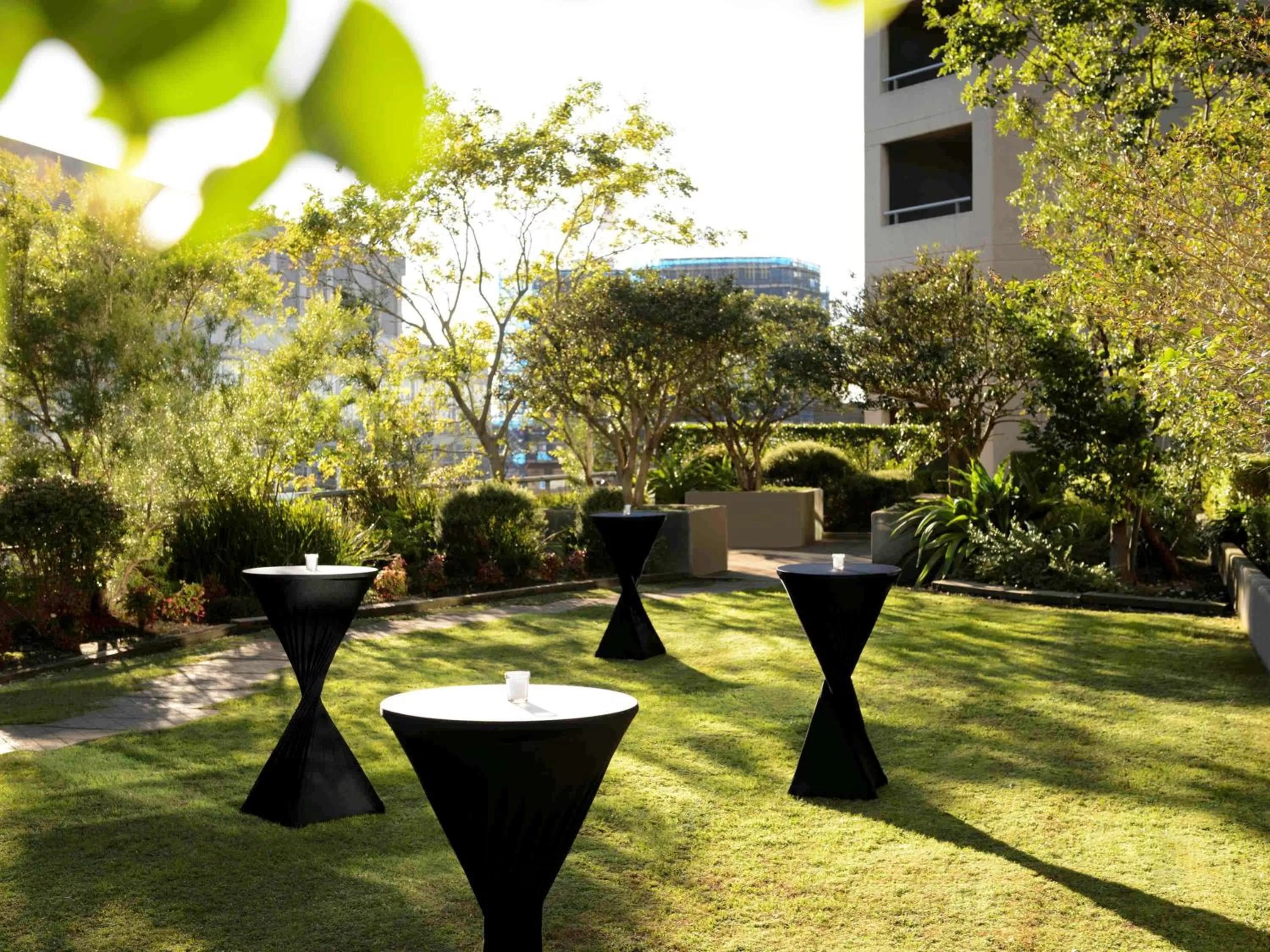 Garden in Novotel Sydney Central