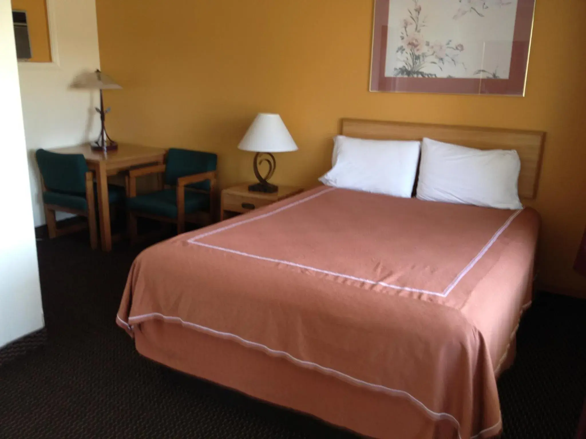 Bedroom, Bed in Caravan Motel