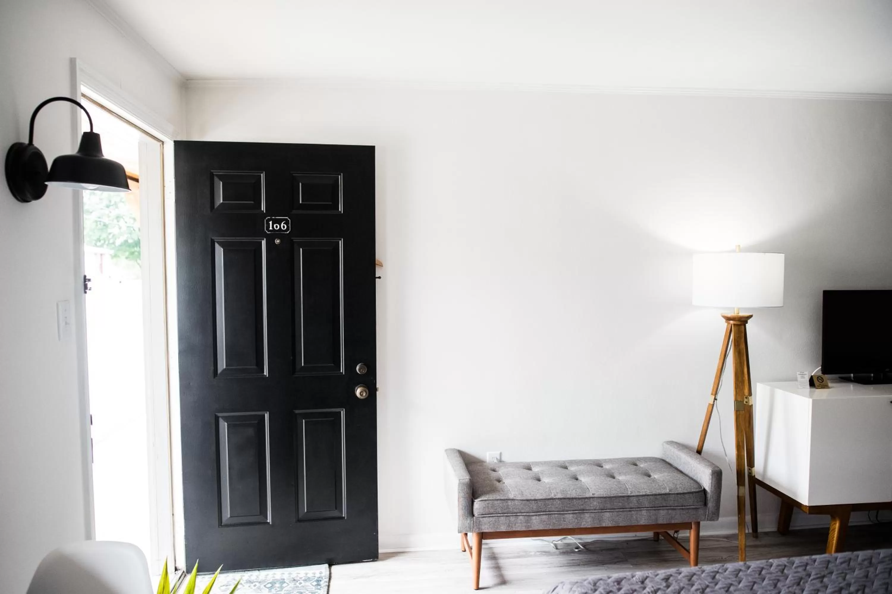 Seating area in The Carriage House at Strasburg