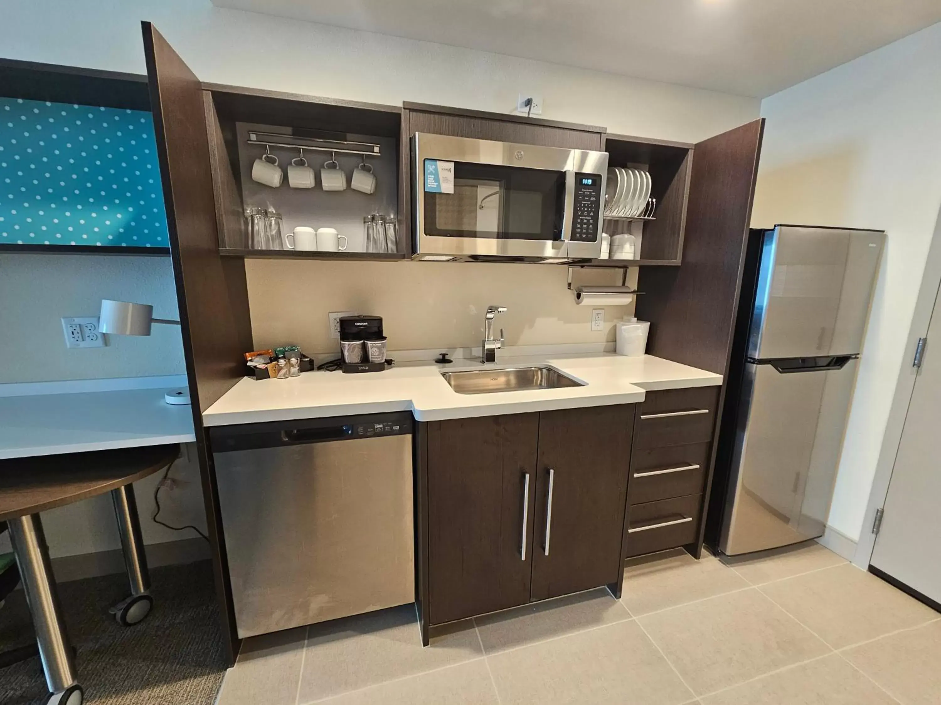 Kitchen or kitchenette, Kitchen/Kitchenette in Home2 Suites By Hilton Allentown Bethlehem Airport