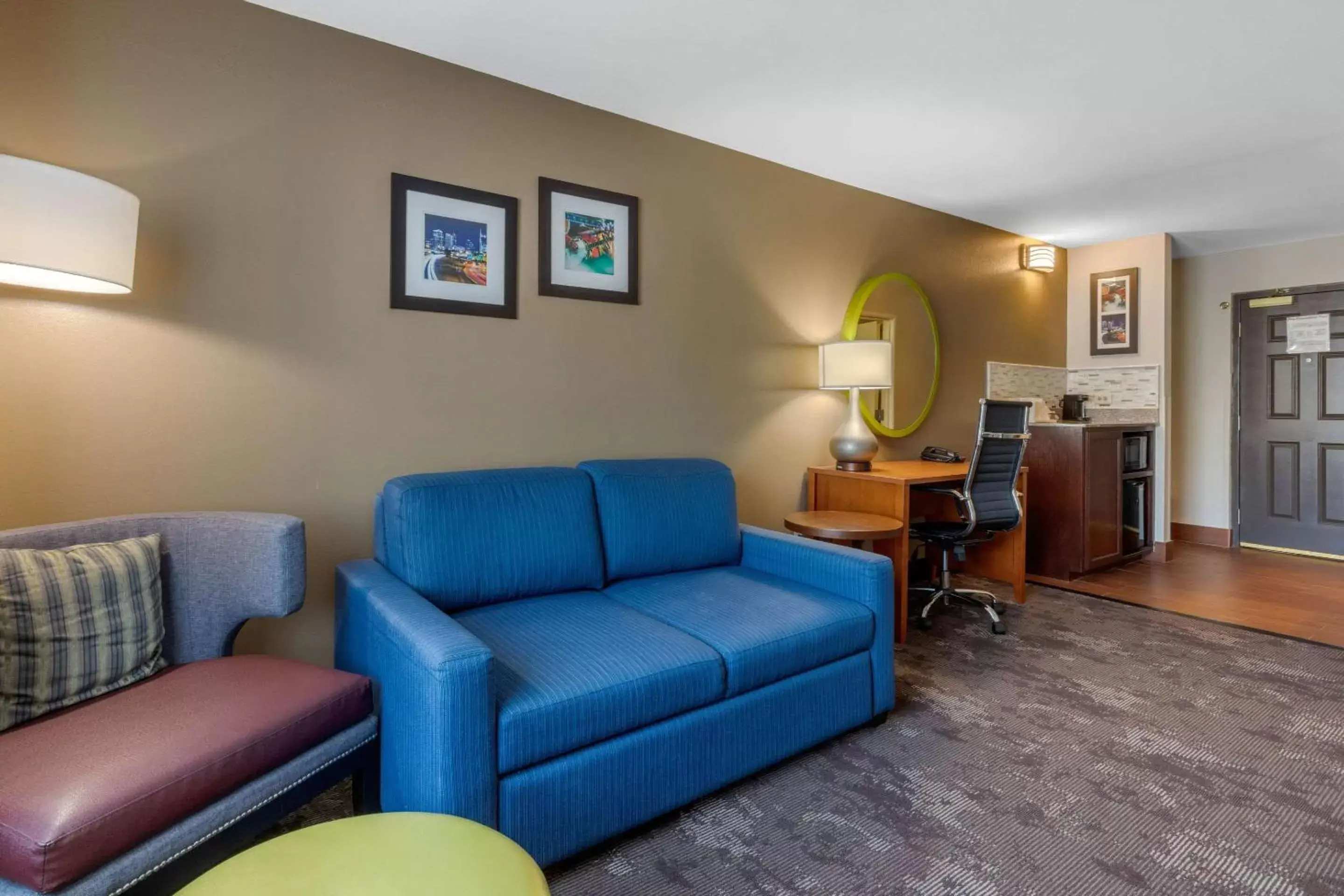 Photo of the whole room, Seating Area in Comfort Inn & Suites Nashville-Antioch