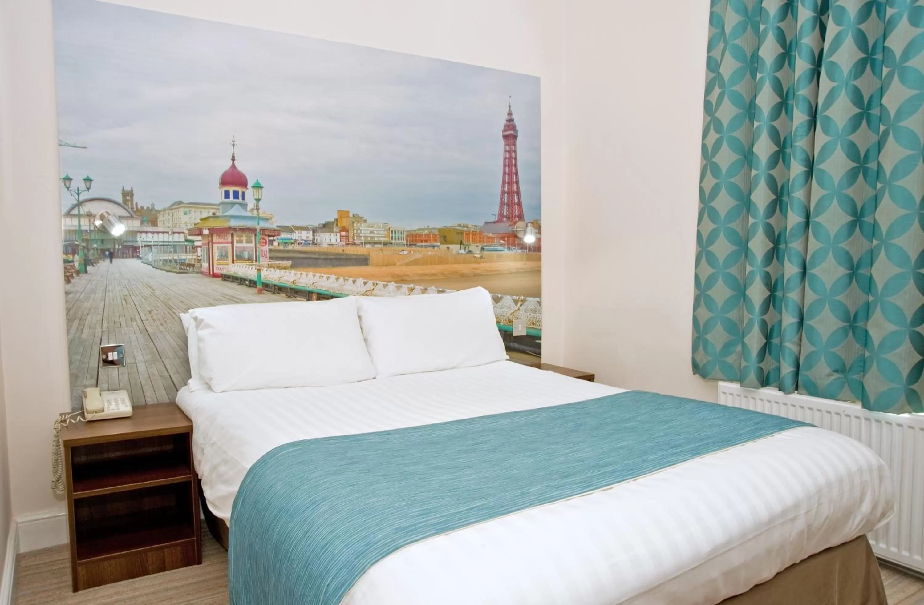 Photo of the whole room, Bed in Best Western Carlton Hotel