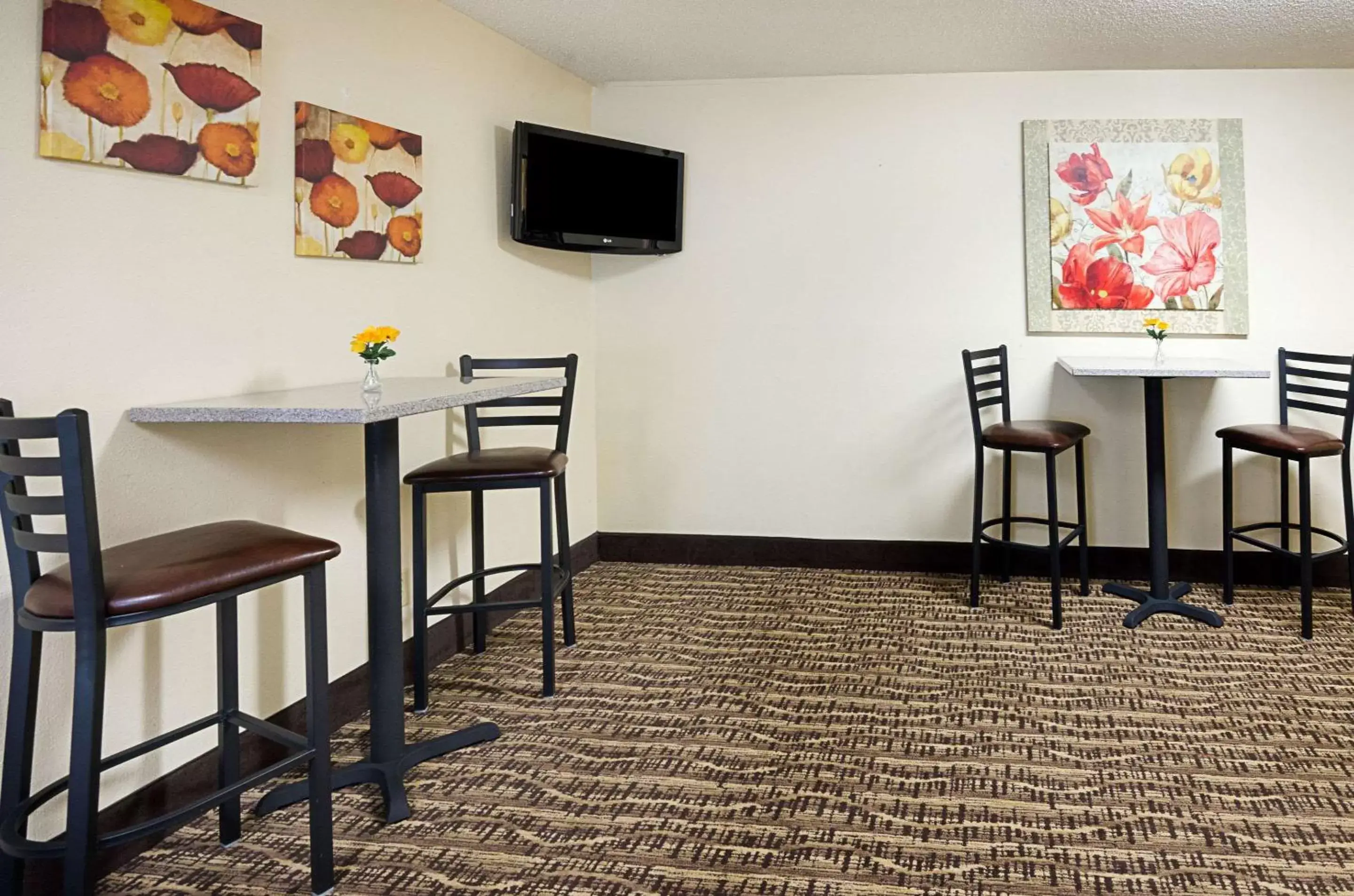 Restaurant/places to eat, TV/Entertainment Center in Quality Inn Princeton