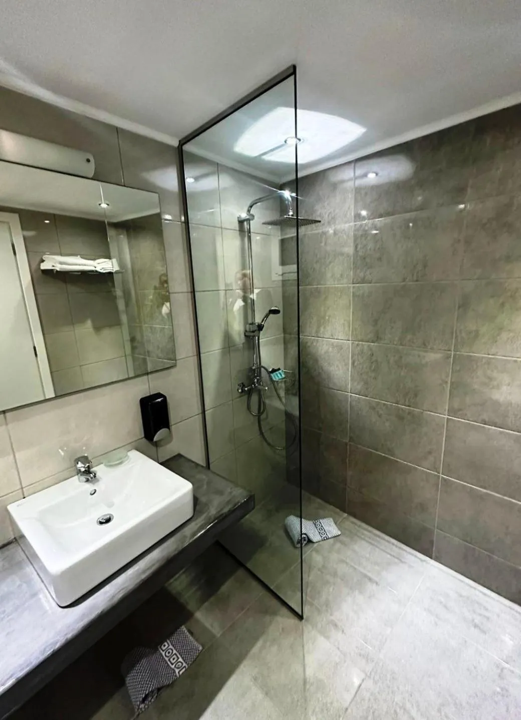 Shower in Faedra Beach