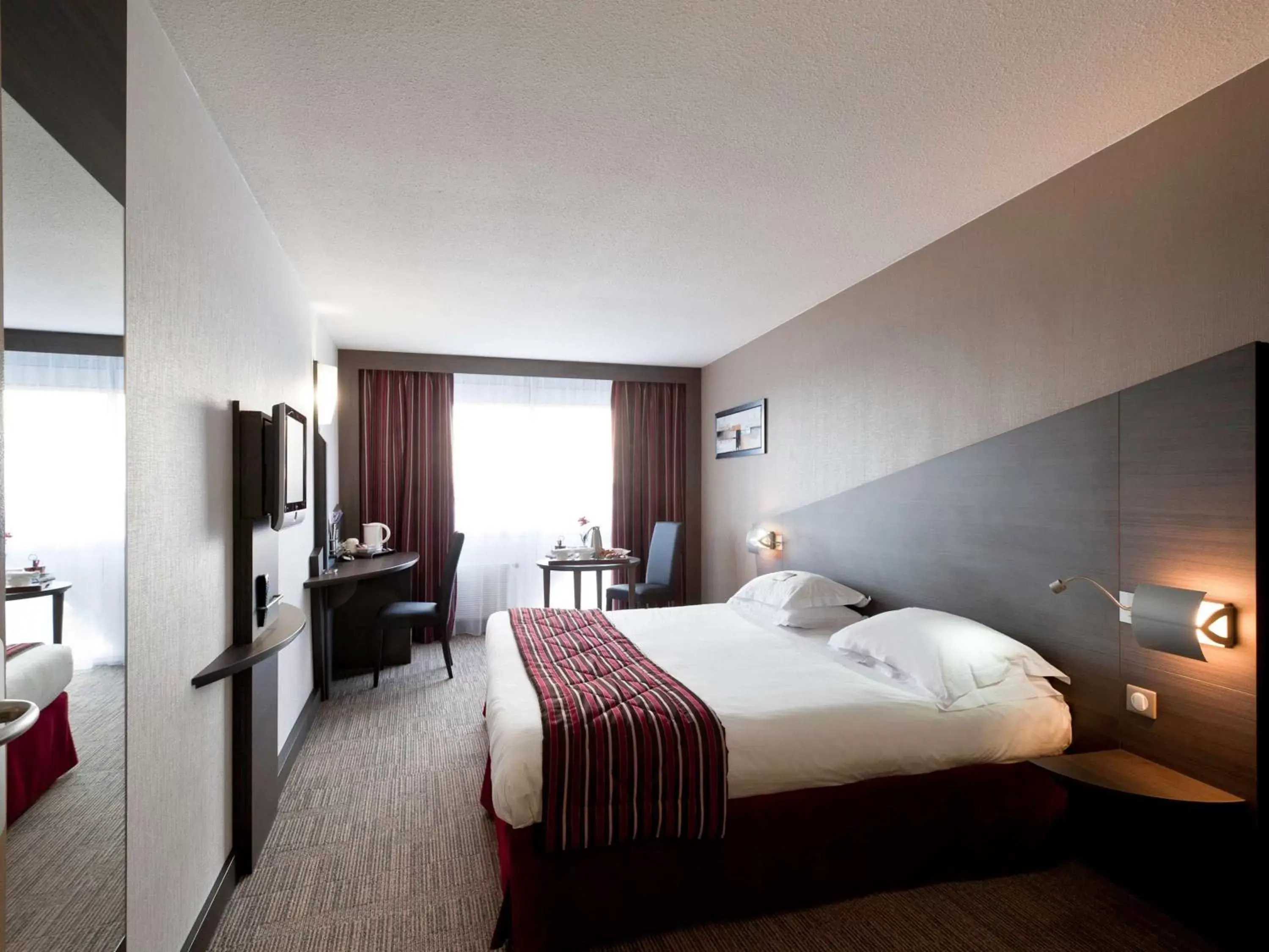 Photo of the whole room in Mercure Vannes Le Port