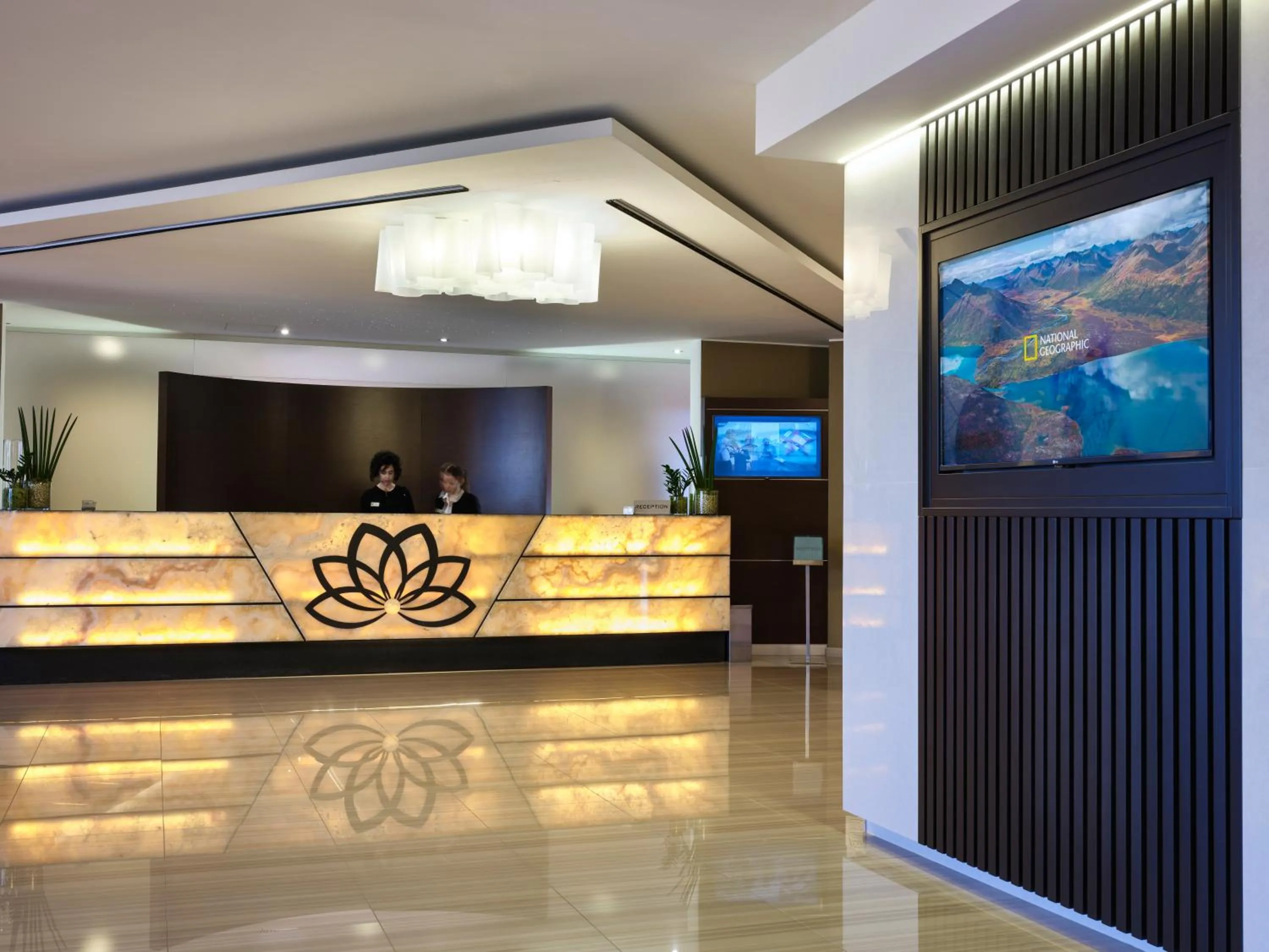 Lobby or reception in Winter Garden Hotel Bergamo Airport