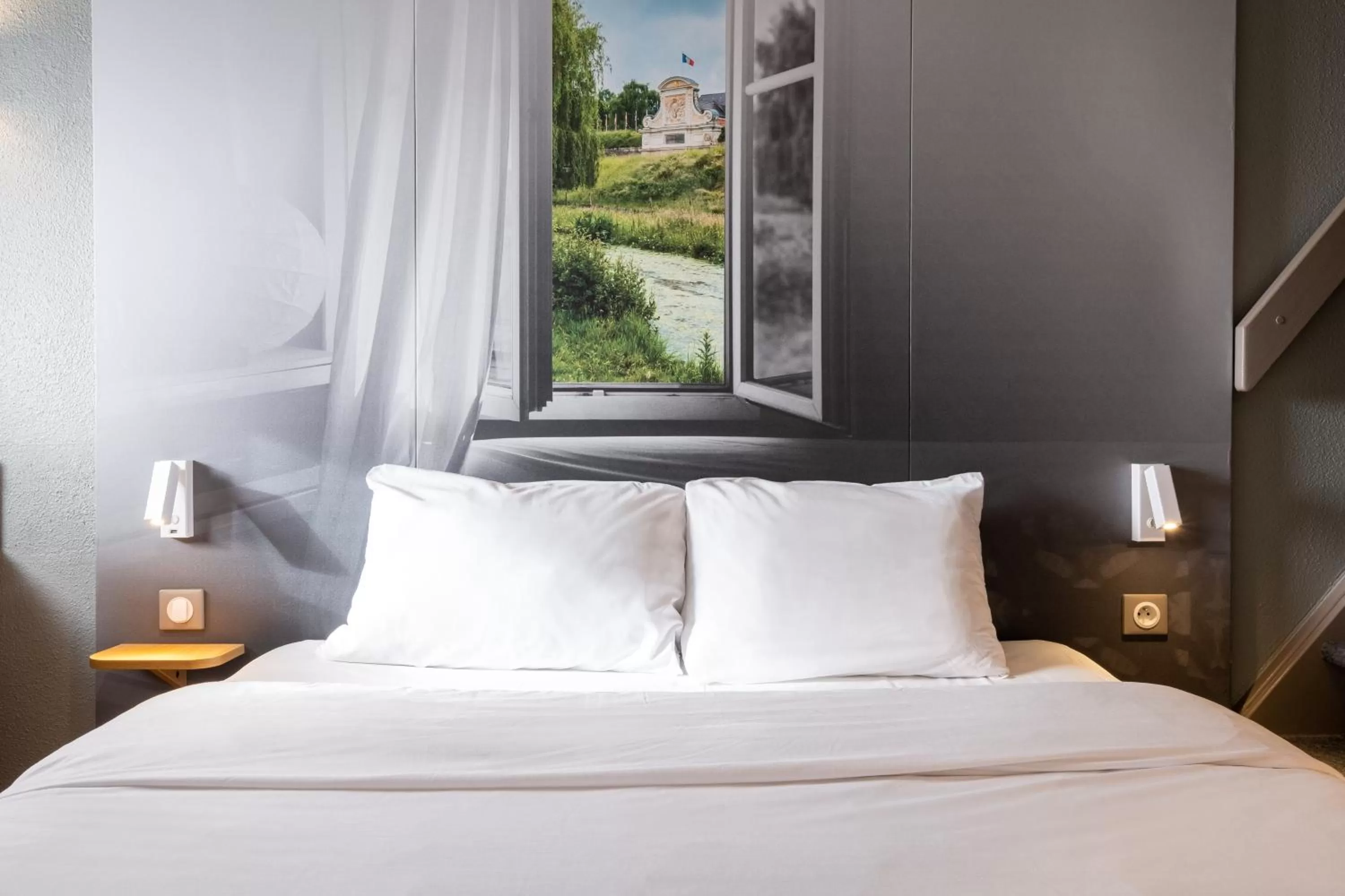 Bedroom, Bed in B&B HOTEL Lille Seclin Unexpo