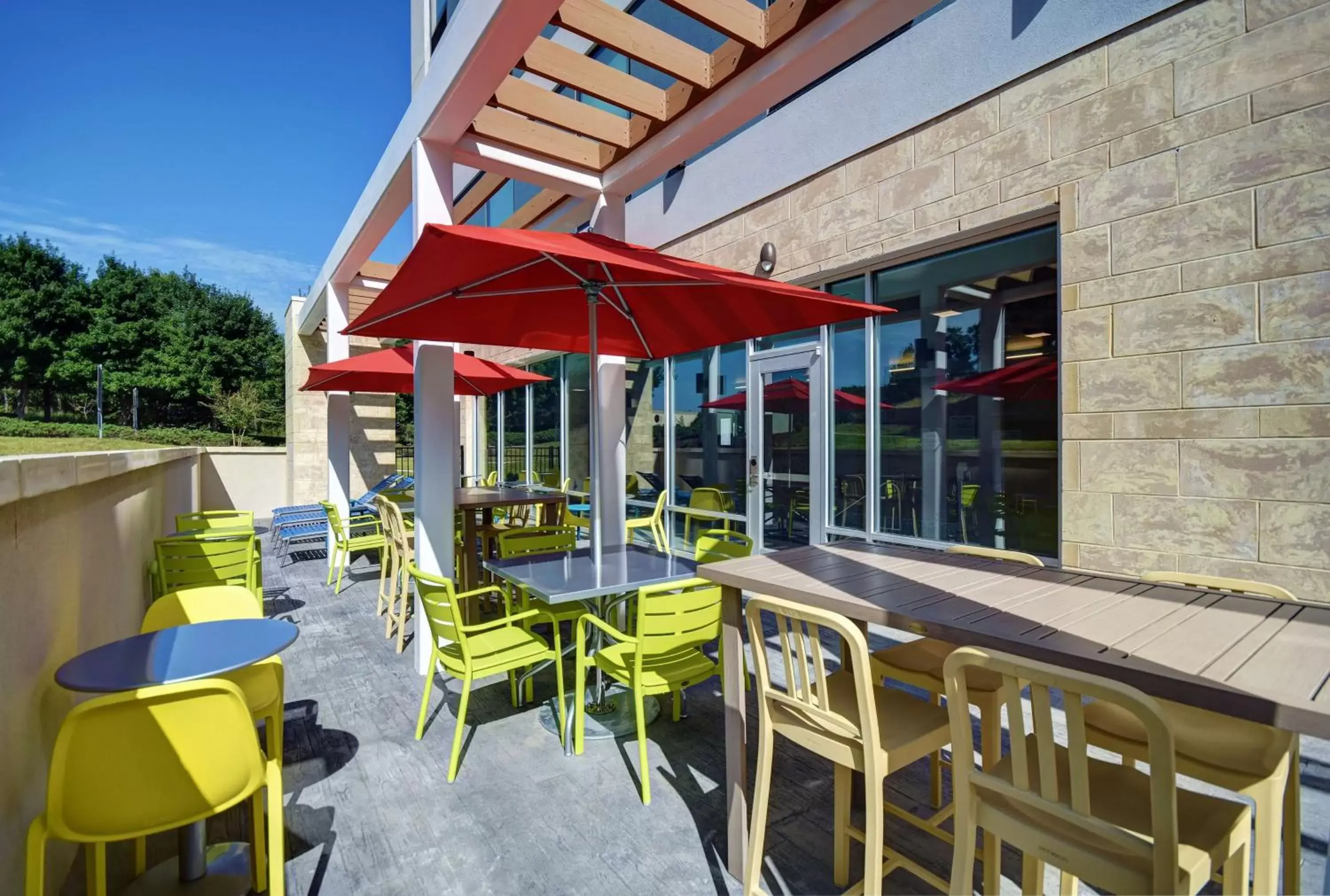 Patio, Restaurant/Places to Eat in Home2 Suites By Hilton Raleigh North I-540